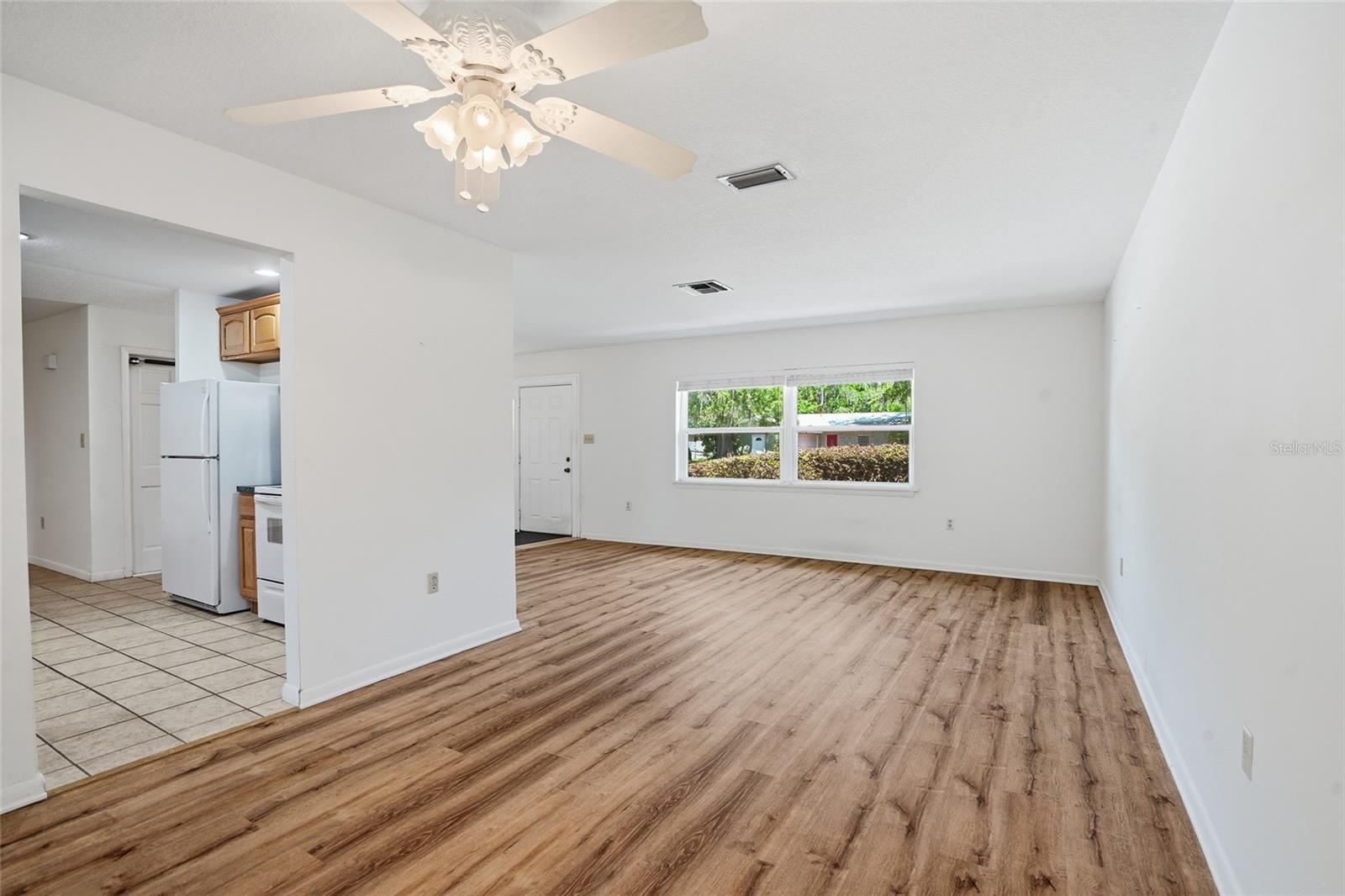 Image 7 of 28 For 26916 Magnolia Boulevard