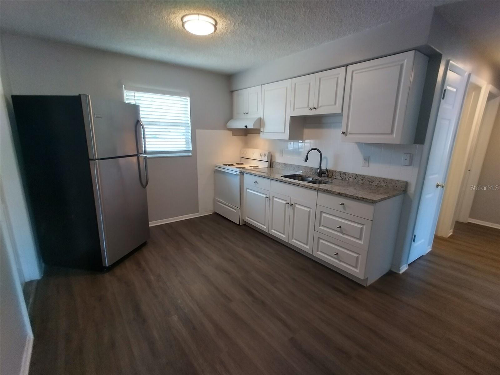 Image 3 of 8 For 1388 Robin Hood Lane 1141-b