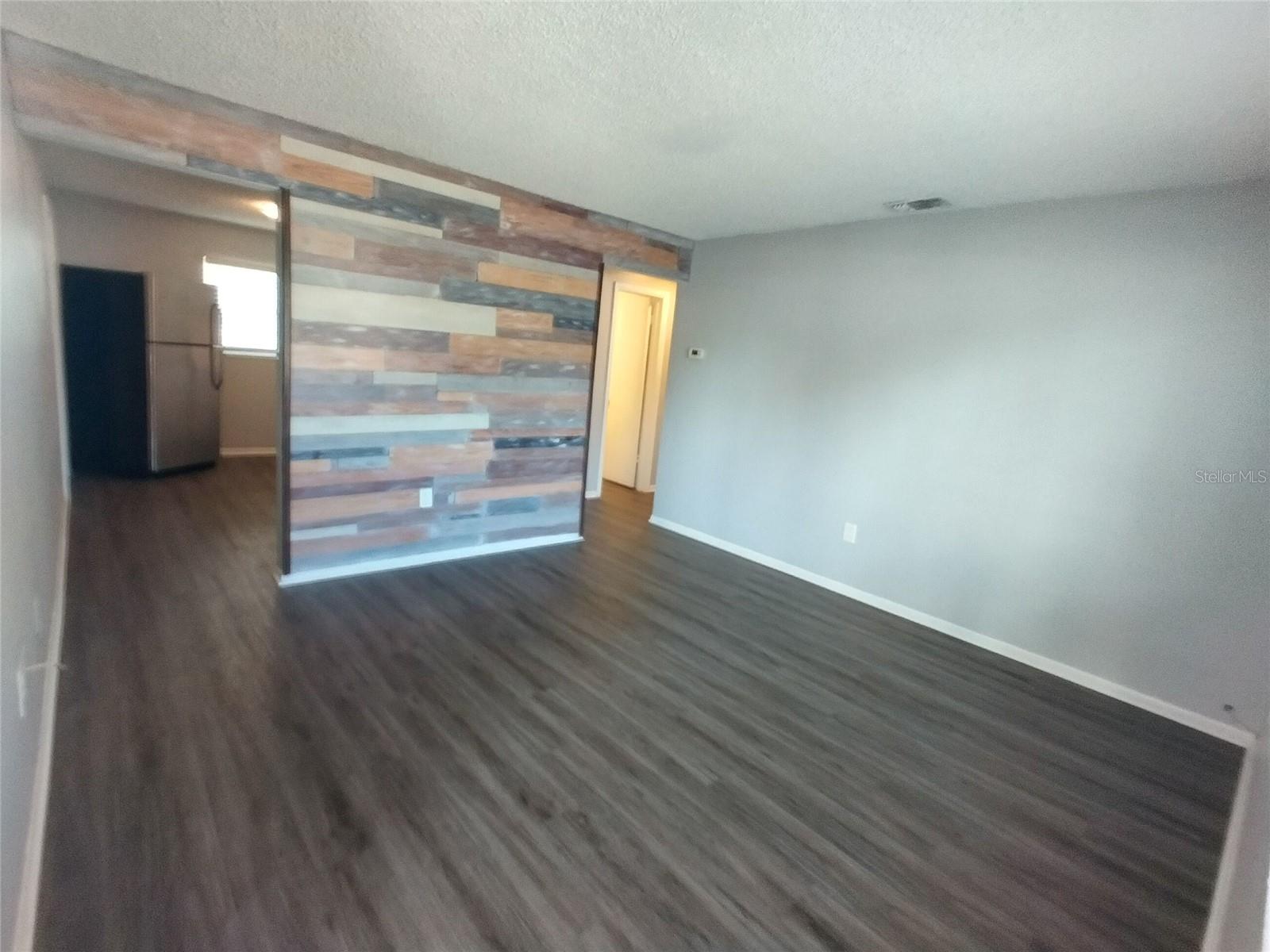 Image 4 of 8 For 1388 Robin Hood Lane 1141-b