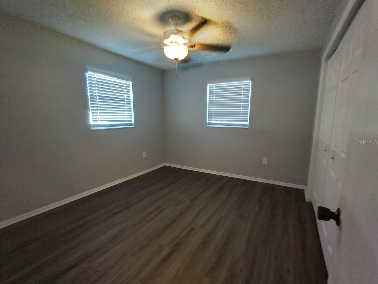 Image 5 of 8 For 1388 Robin Hood Lane 1141-b