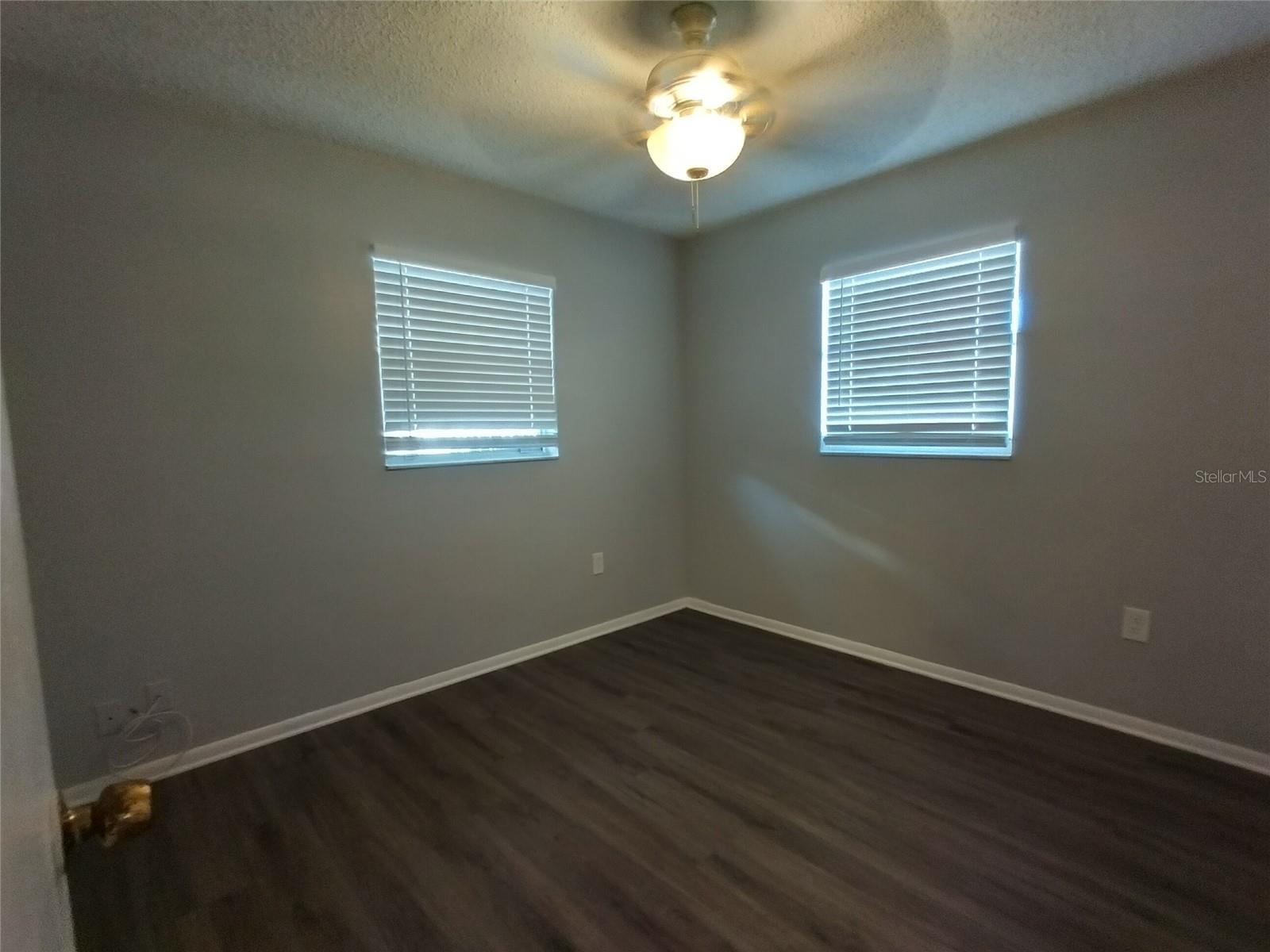 Image 6 of 8 For 1388 Robin Hood Lane 1141-b