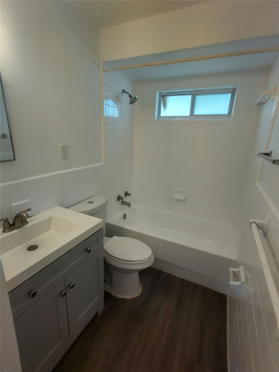 Image 7 of 8 For 1388 Robin Hood Lane 1141-b