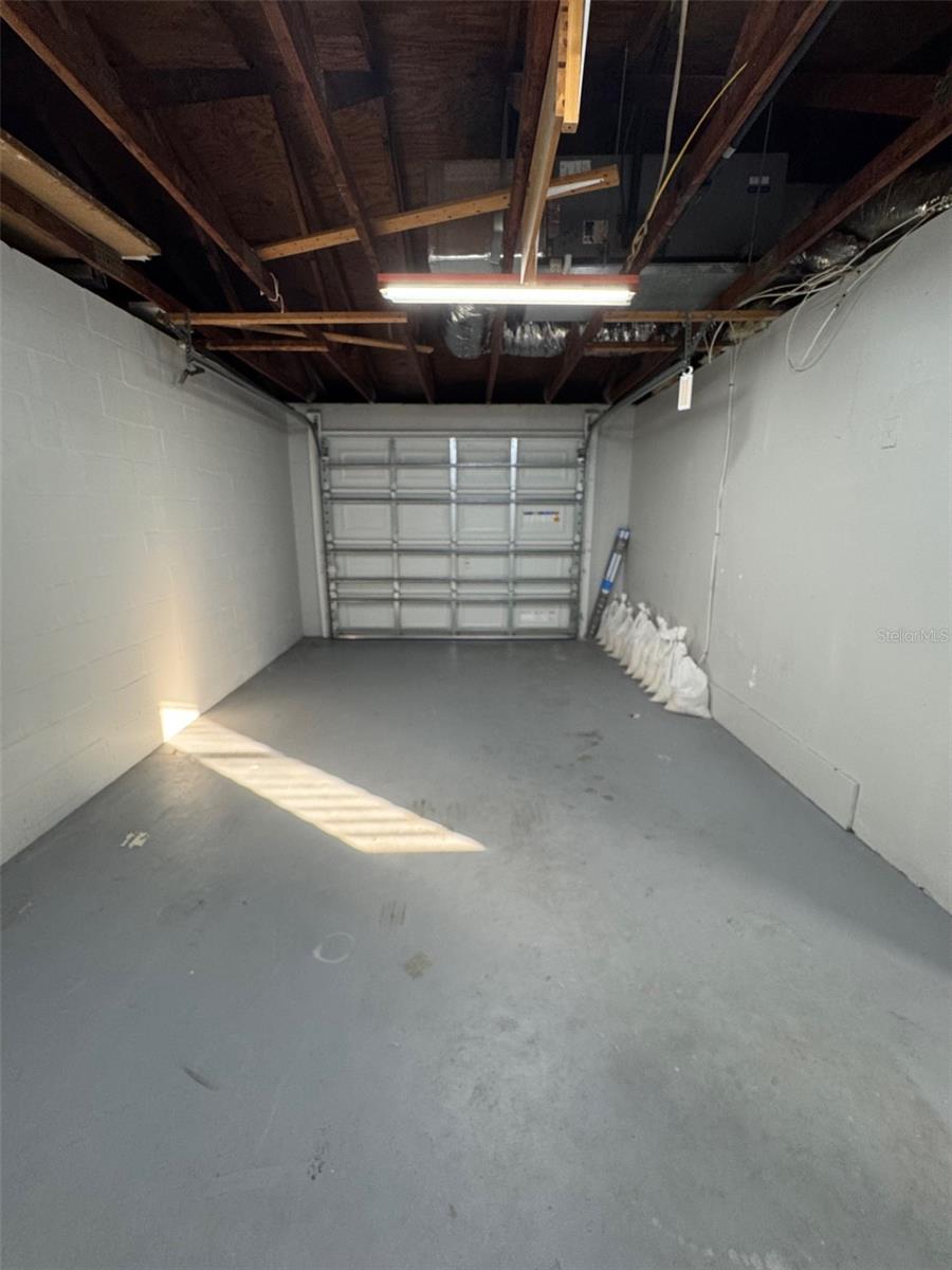 Image 8 of 8 For 1388 Robin Hood Lane 1141-b