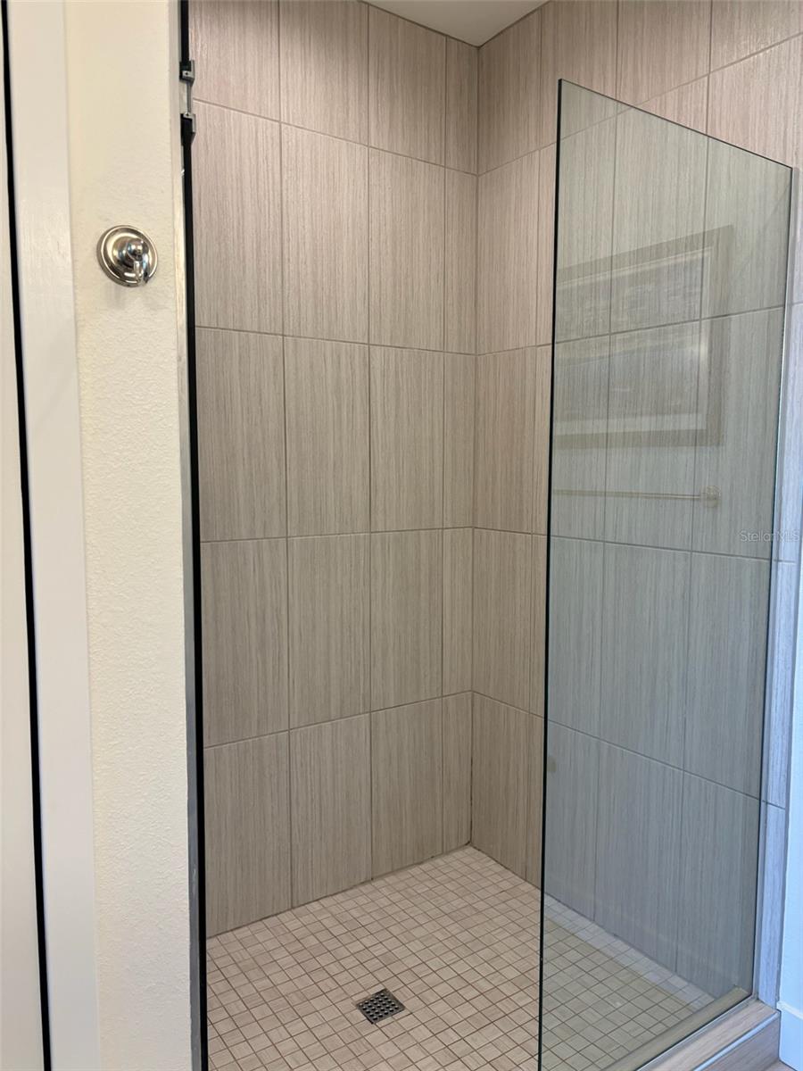 Image 6 of 39 For 130 8th Street N