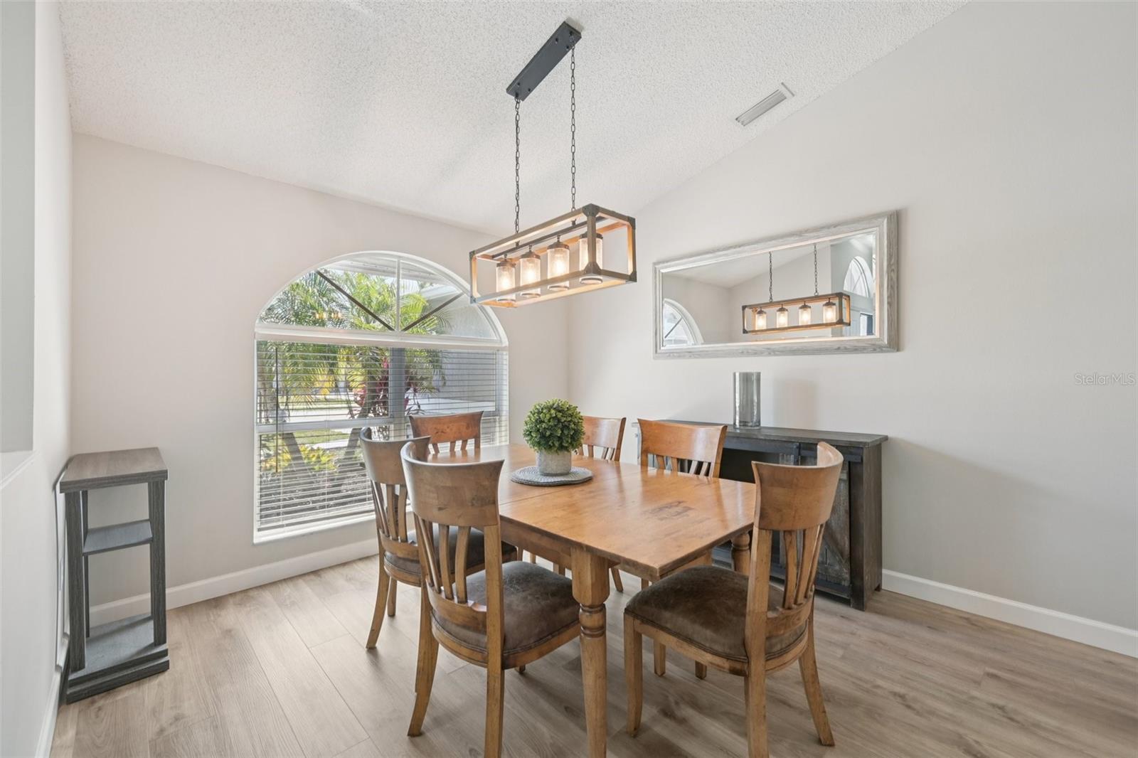 Image 6 of 35 For 5495 Cynthia Lane