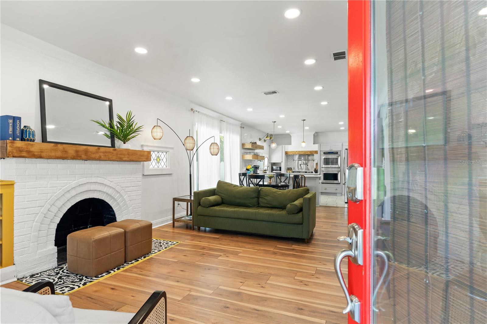 Listing photo id 8 for 324 Haya Street