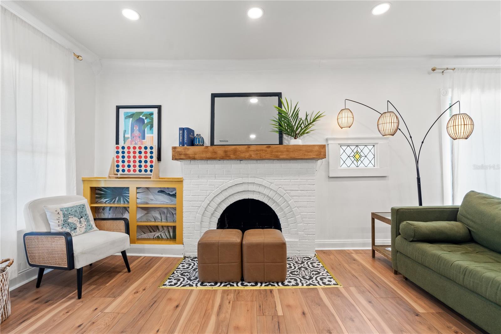 Listing photo id 10 for 324 Haya Street