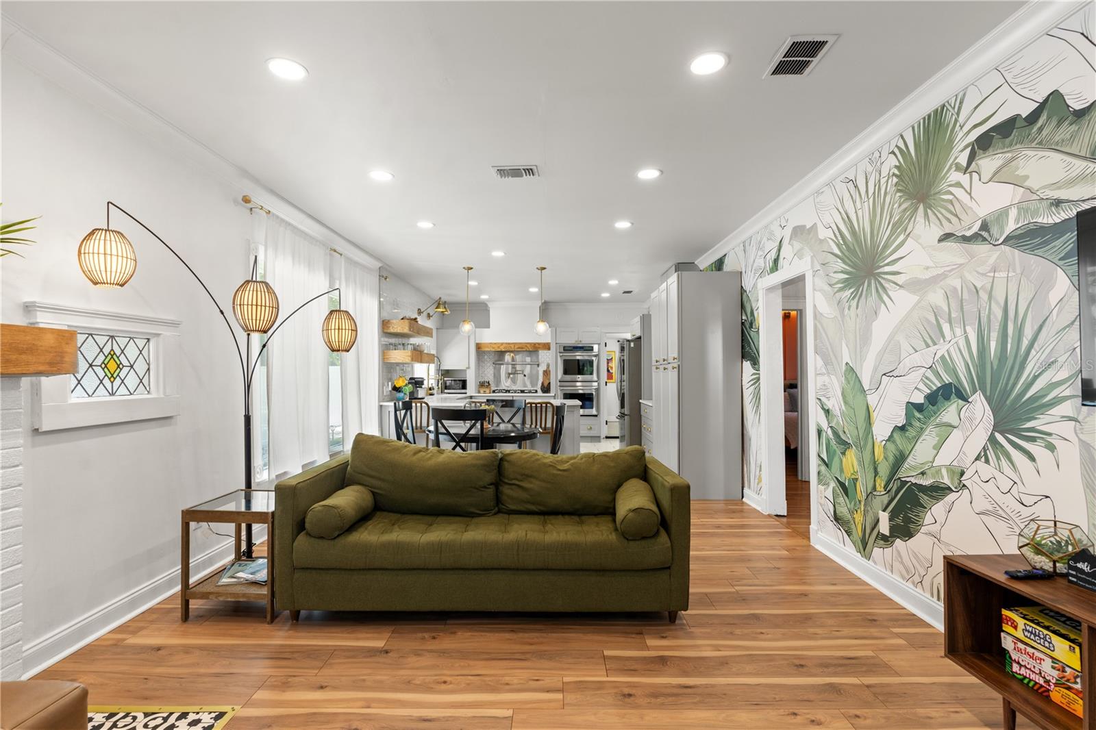 Listing photo id 11 for 324 Haya Street