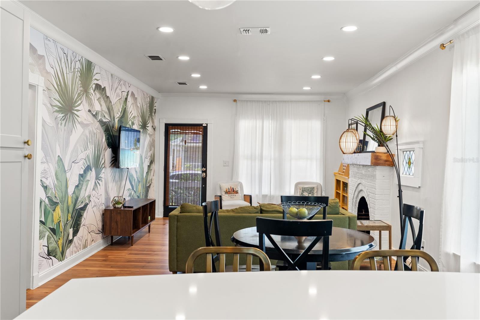 Listing photo id 13 for 324 Haya Street