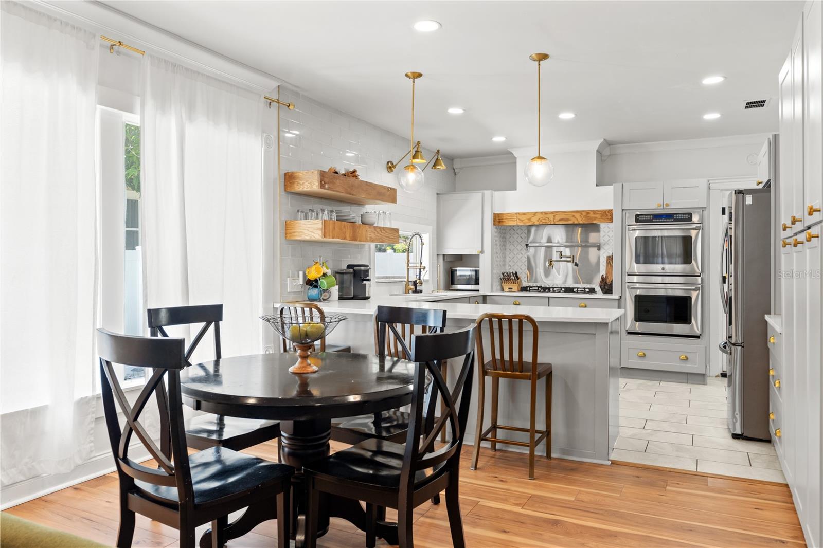 Listing photo id 14 for 324 Haya Street