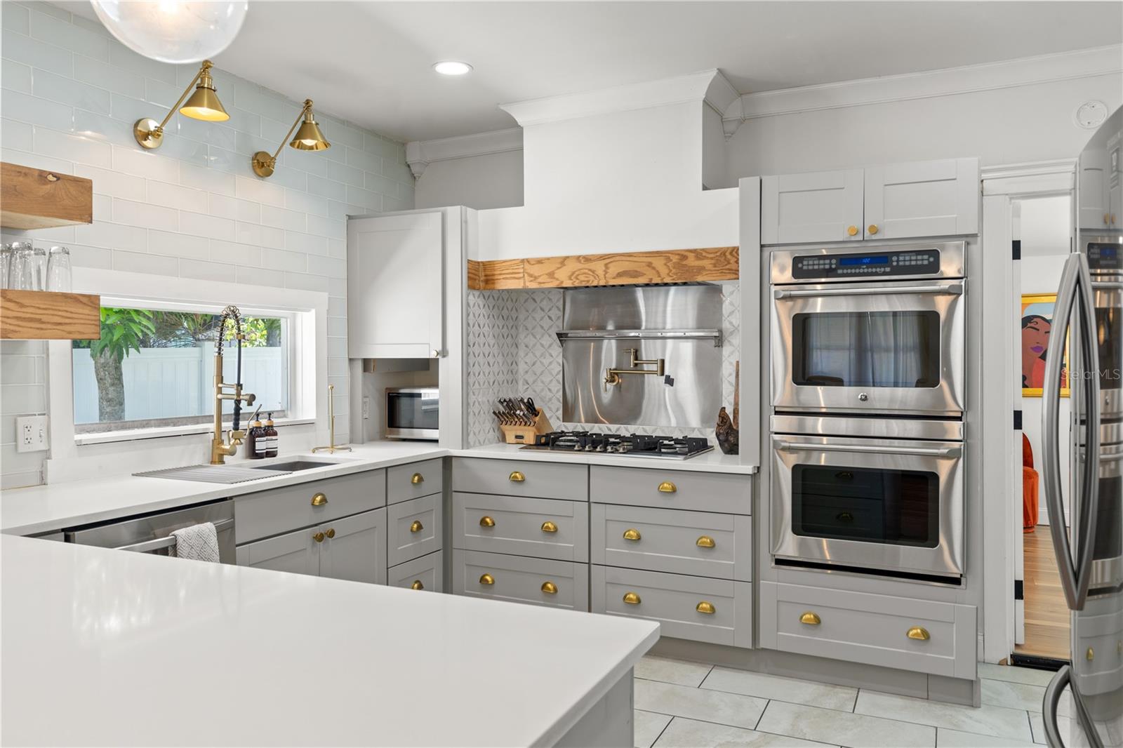 Listing photo id 16 for 324 Haya Street