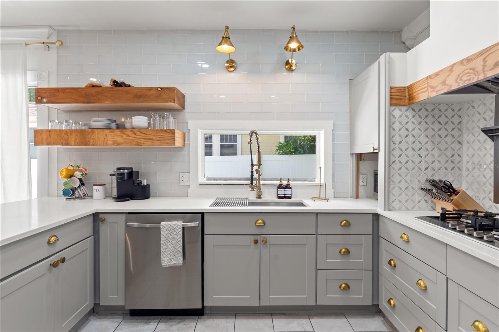 Listing photo id 17 for 324 Haya Street