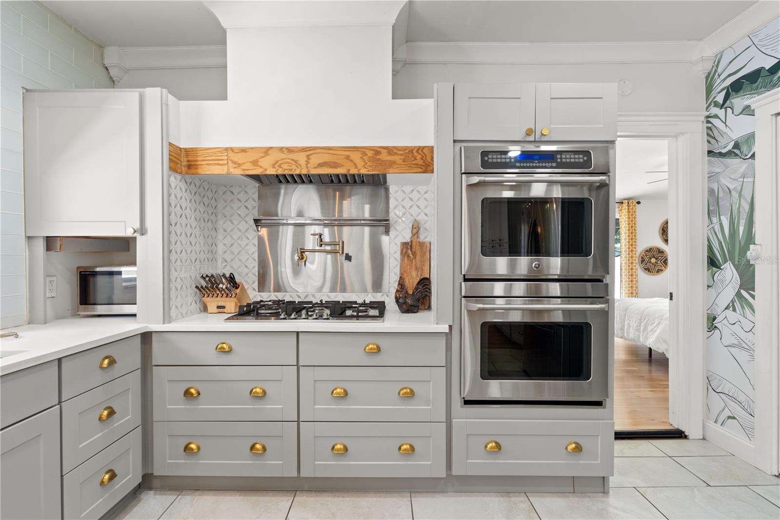 Listing photo id 0 for 324 Haya Street