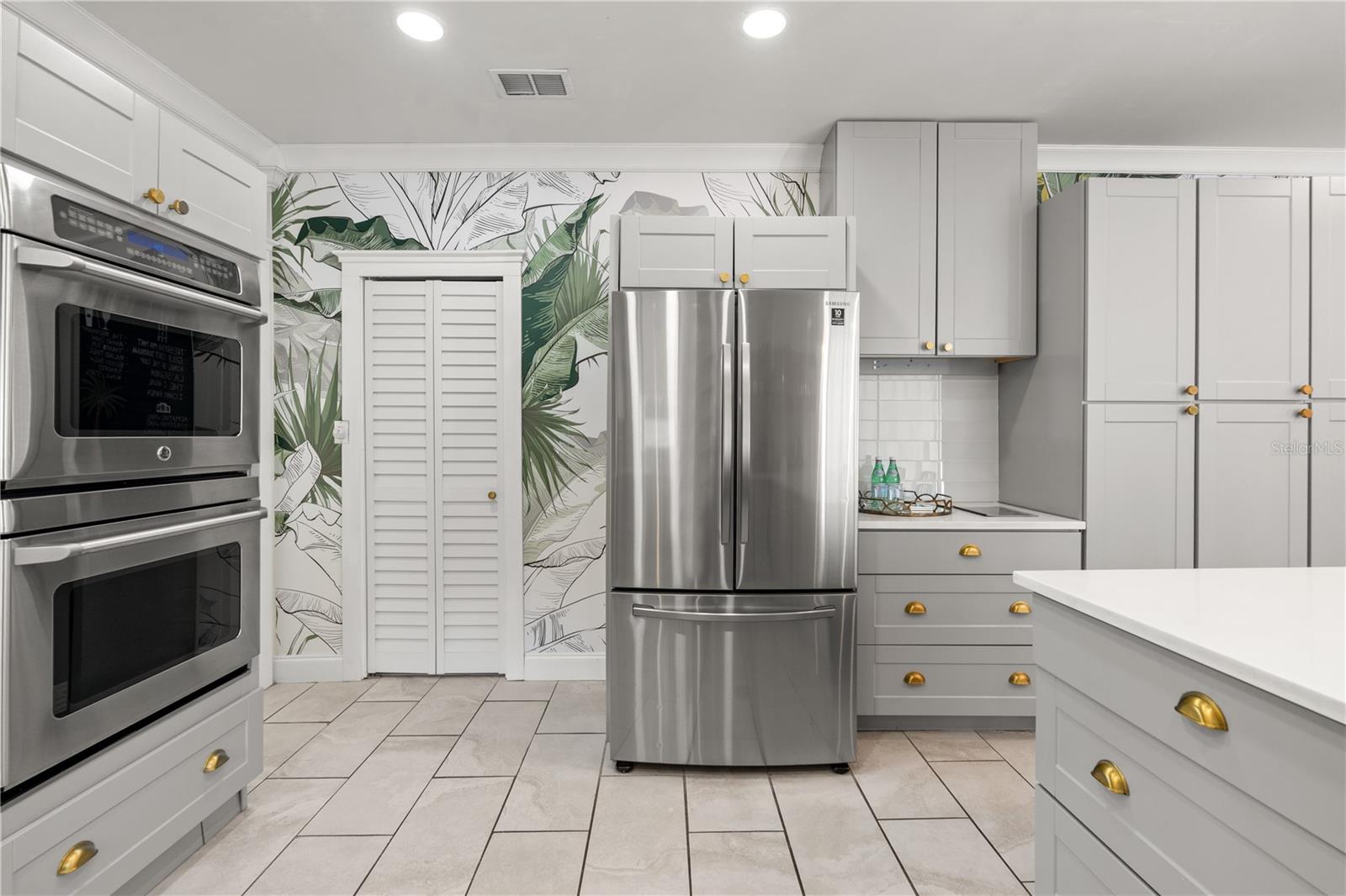 Listing photo id 18 for 324 Haya Street