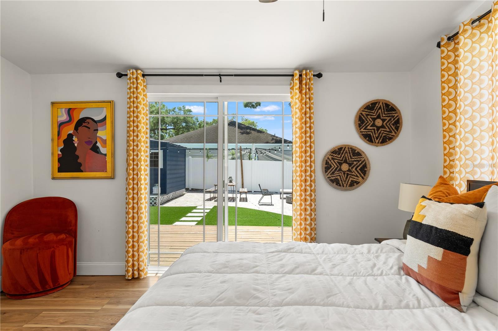 Listing photo id 22 for 324 Haya Street