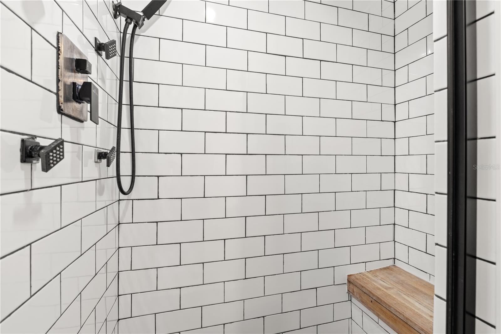 Listing photo id 24 for 324 Haya Street