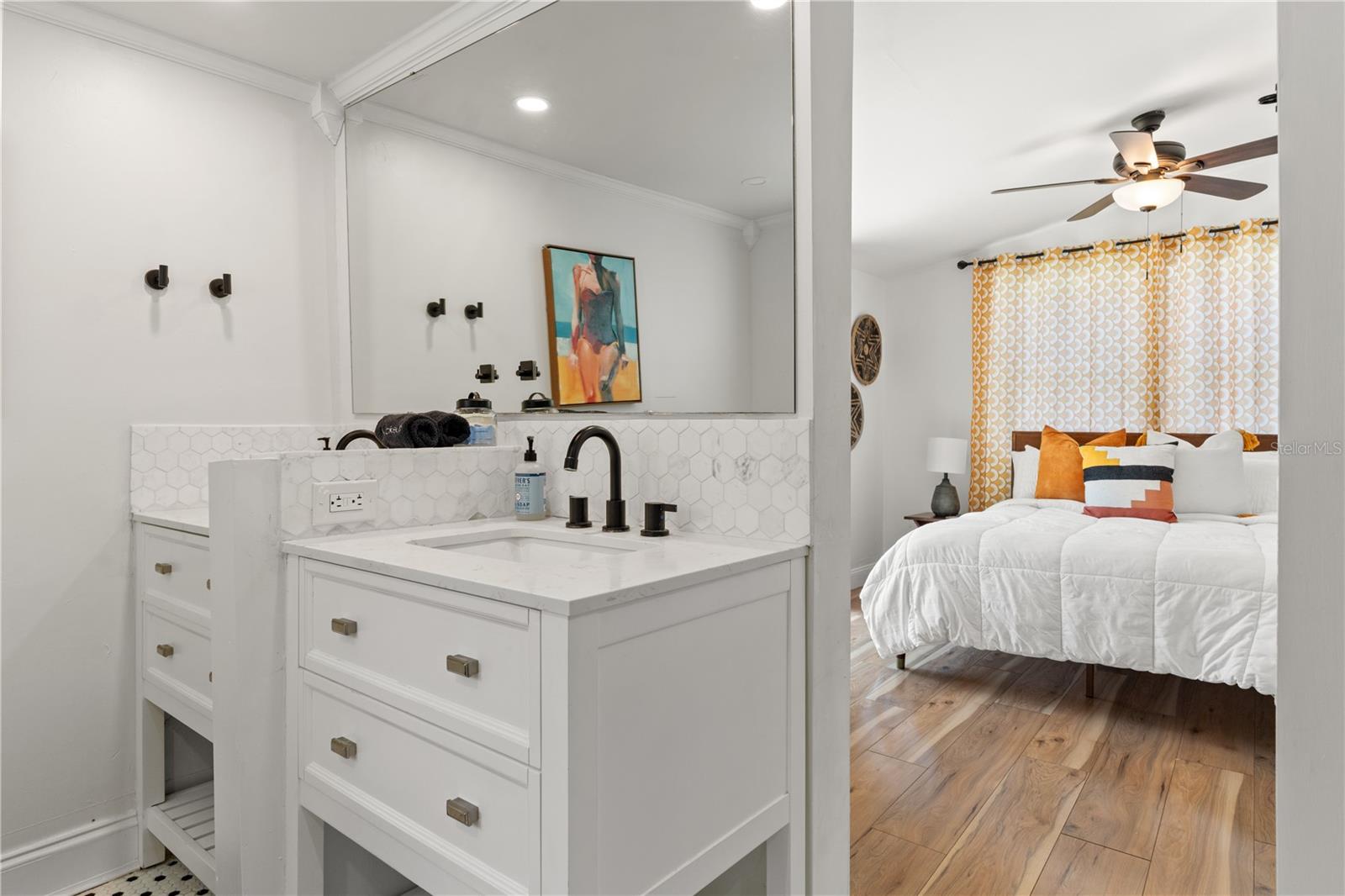 Listing photo id 25 for 324 Haya Street