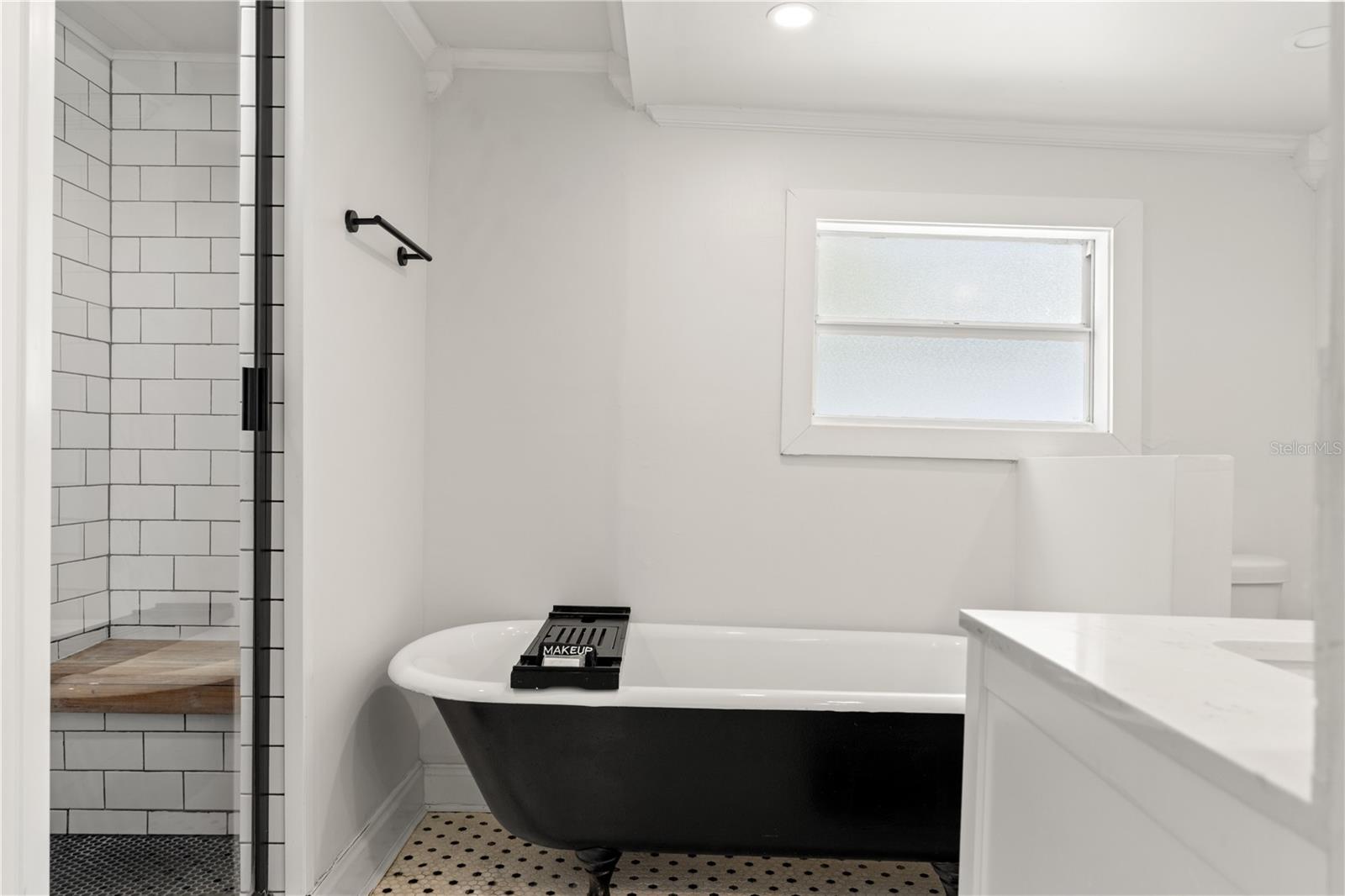 Listing photo id 26 for 324 Haya Street