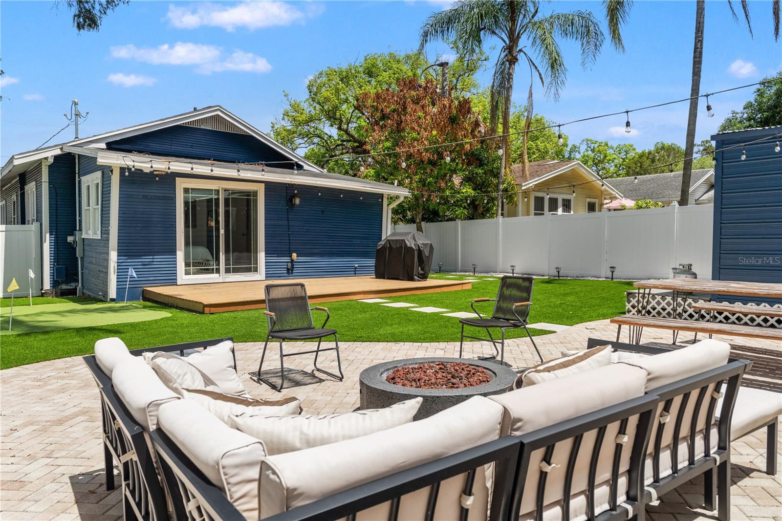 Listing photo id 1 for 324 Haya Street