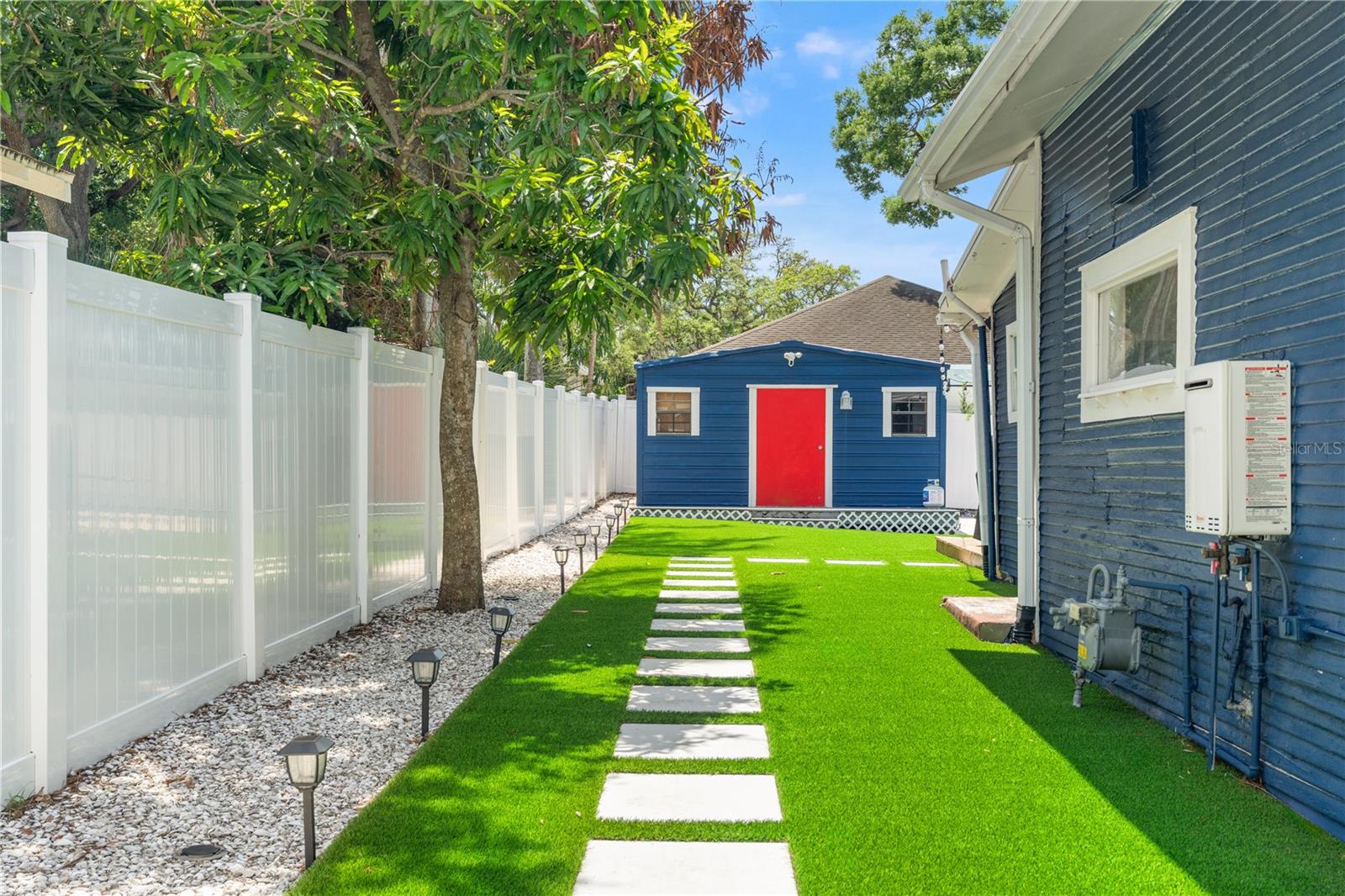 Listing photo id 34 for 324 Haya Street