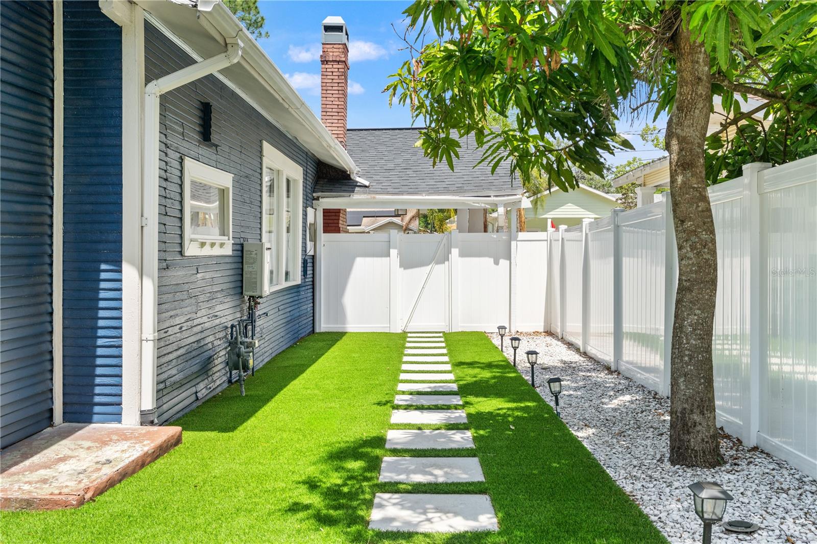 Listing photo id 35 for 324 Haya Street