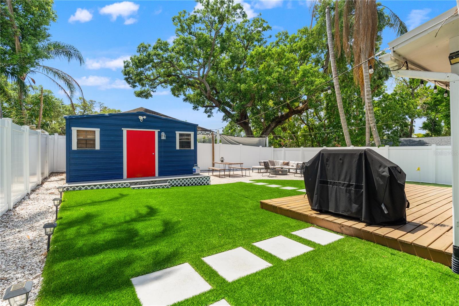 Listing photo id 36 for 324 Haya Street