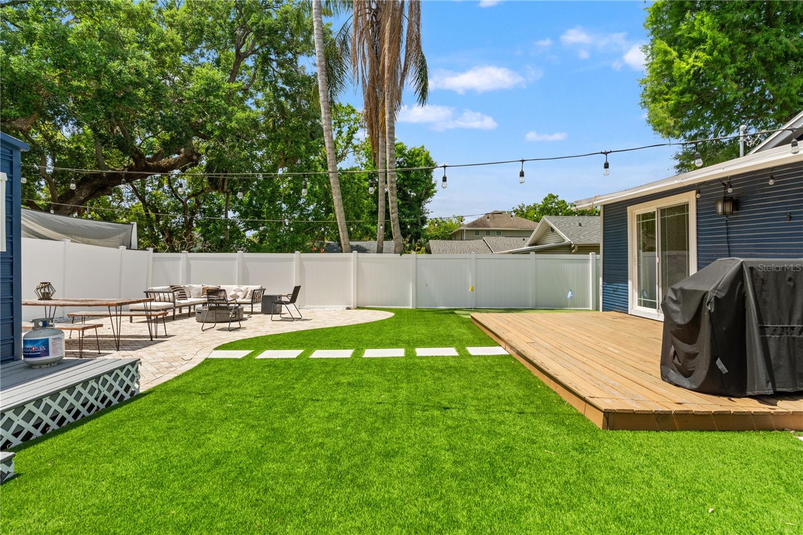 Listing photo id 37 for 324 Haya Street