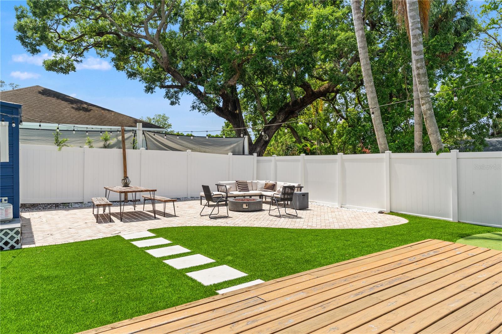 Listing photo id 38 for 324 Haya Street