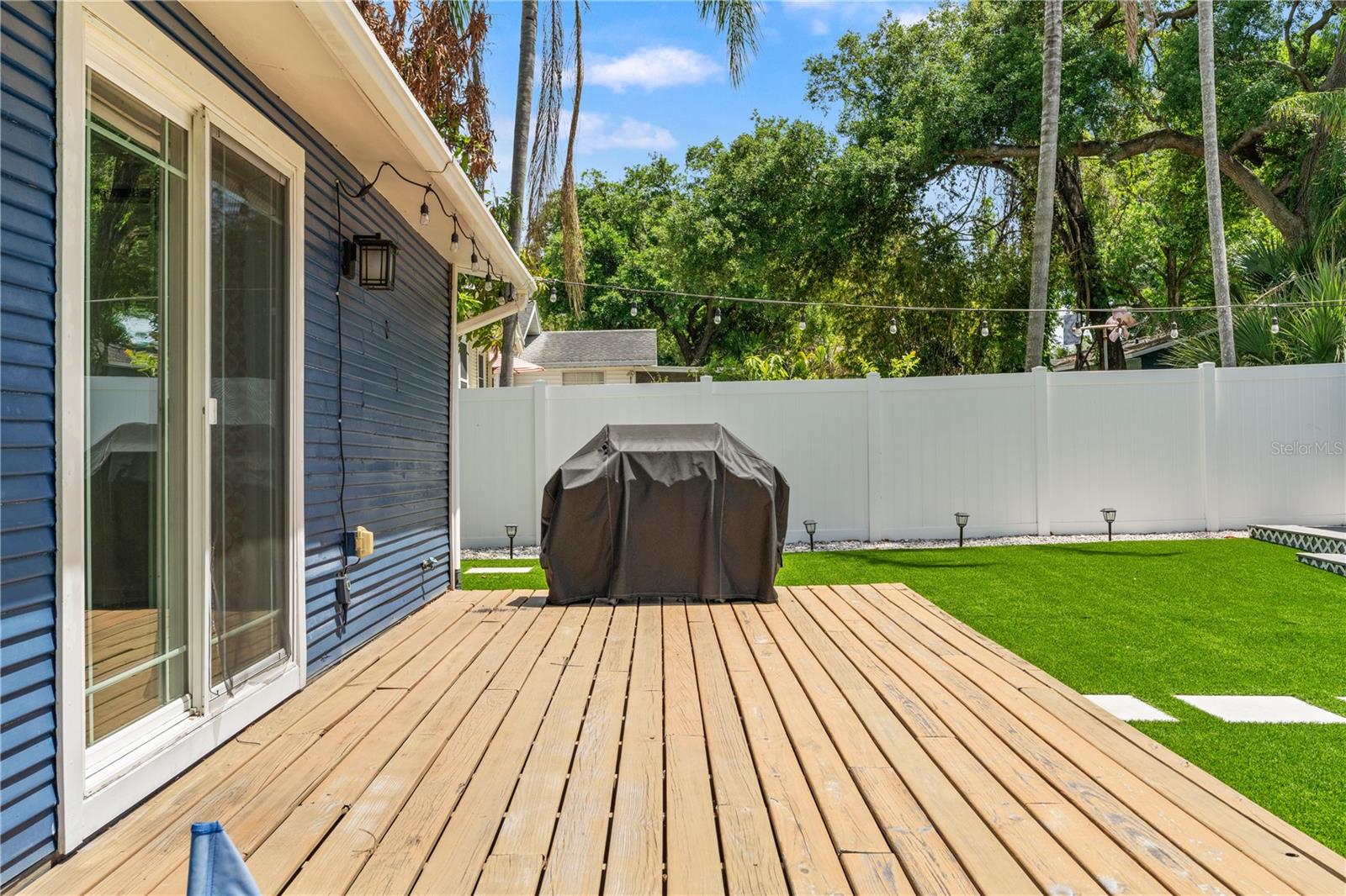 Listing photo id 44 for 324 Haya Street