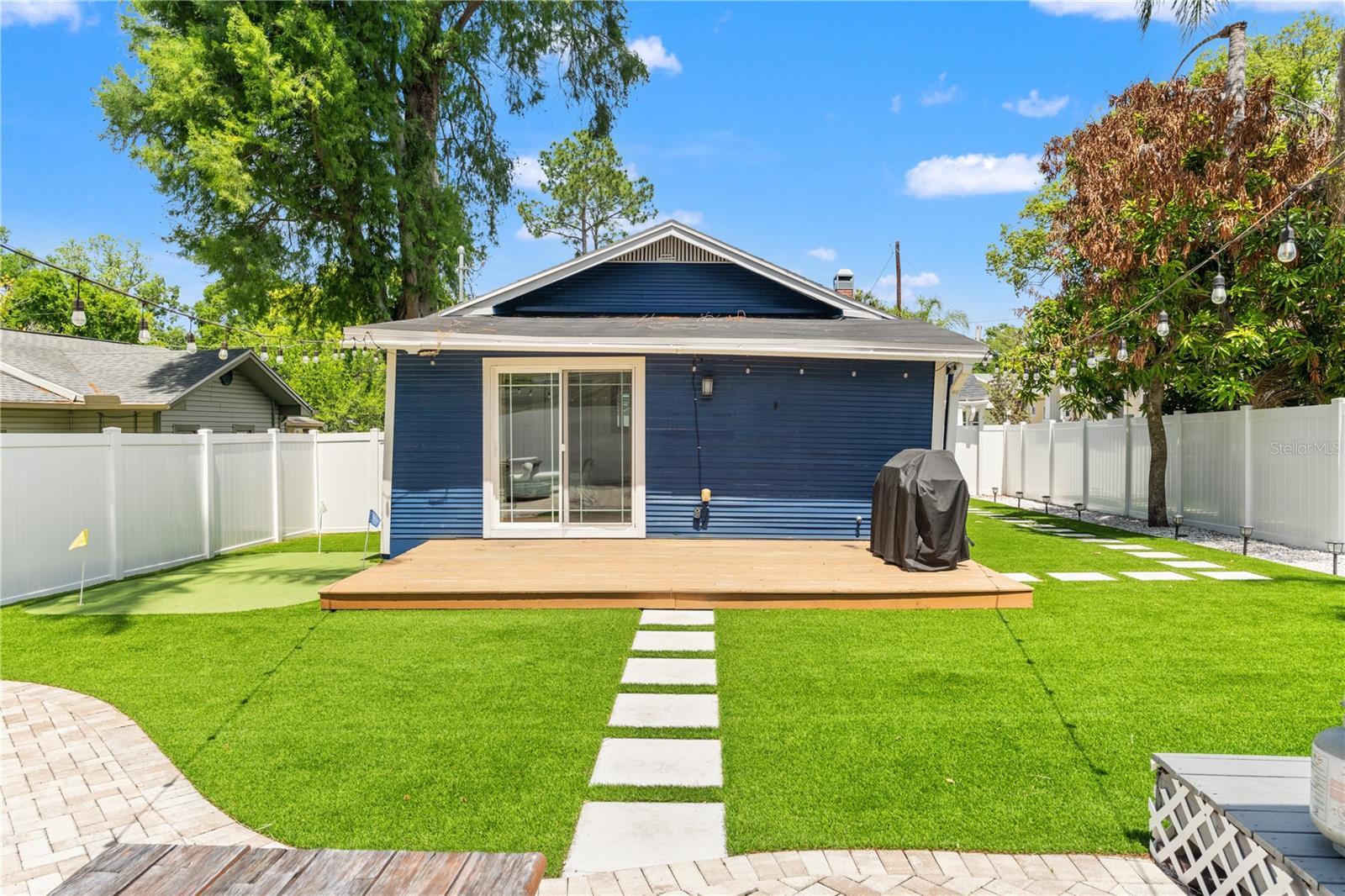 Listing photo id 45 for 324 Haya Street