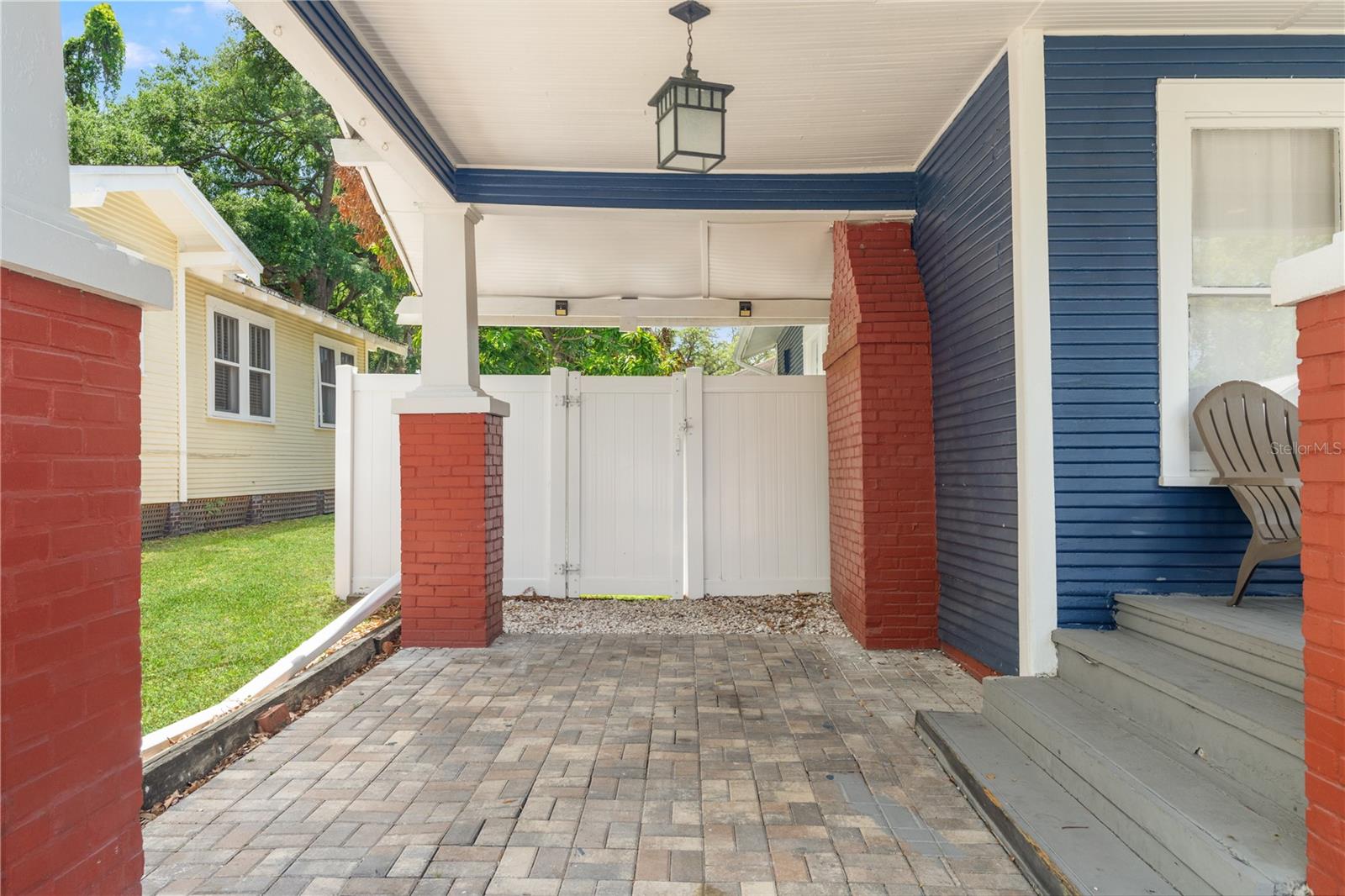 Listing photo id 6 for 324 Haya Street