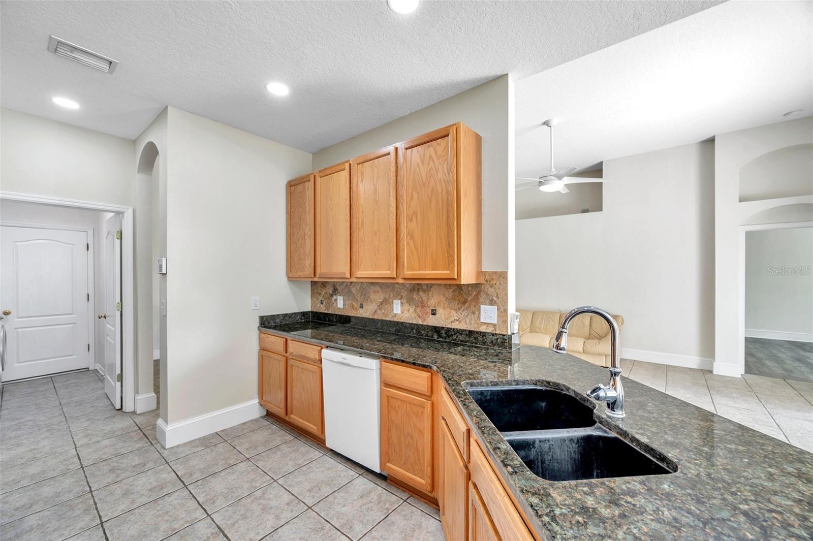 Image 35 of 42 For 1915 Fruitridge Street