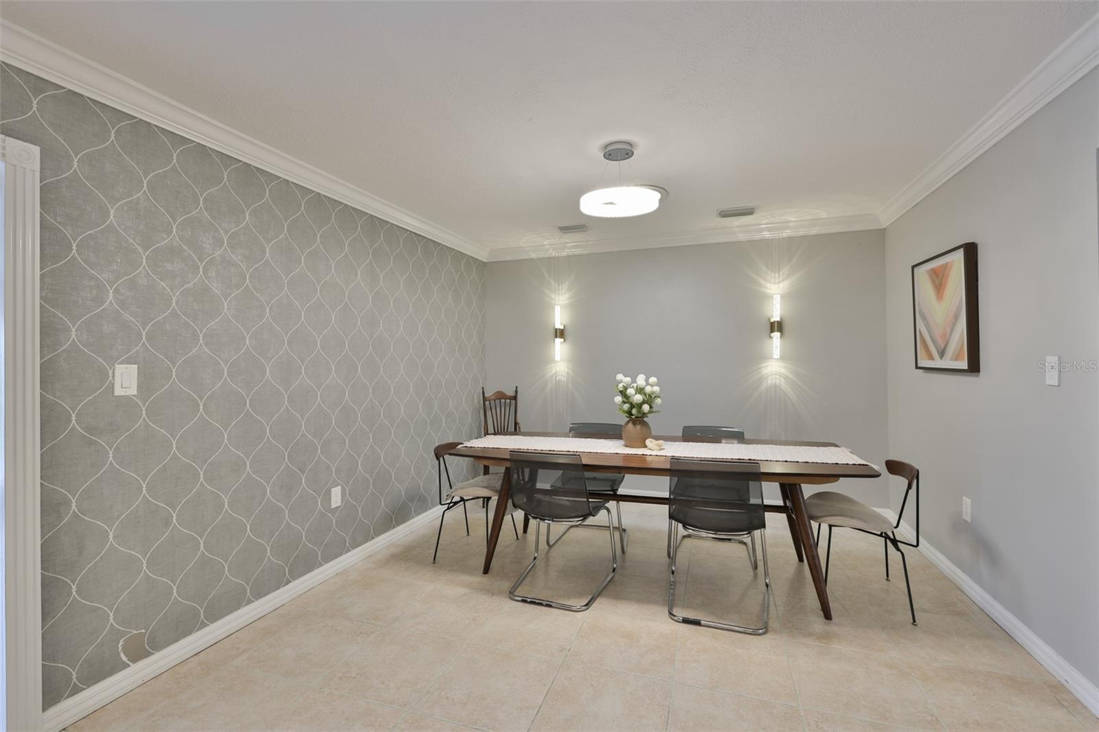 Listing photo id 9 for 1311 Estatewood Drive