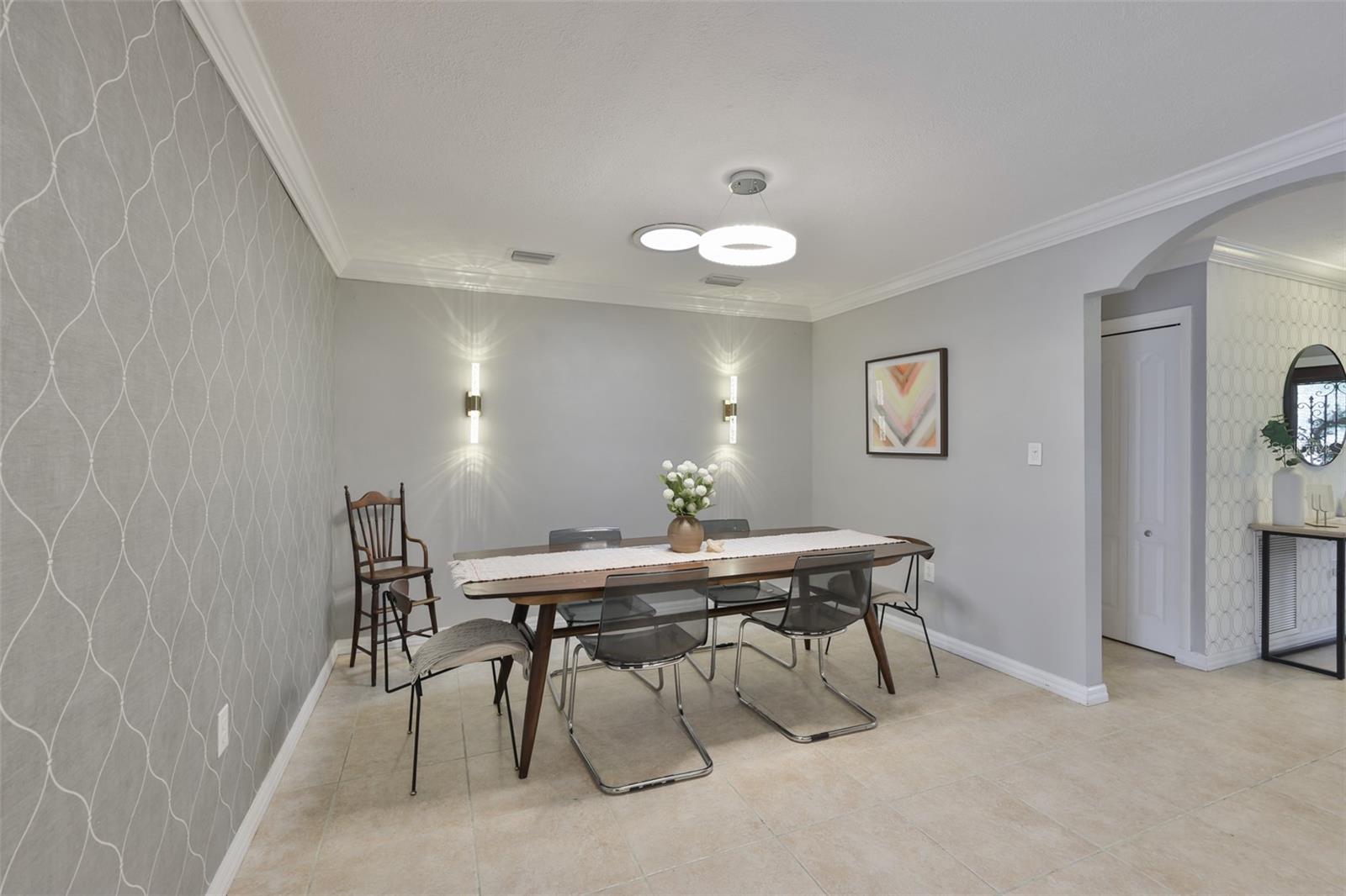 Listing photo id 10 for 1311 Estatewood Drive