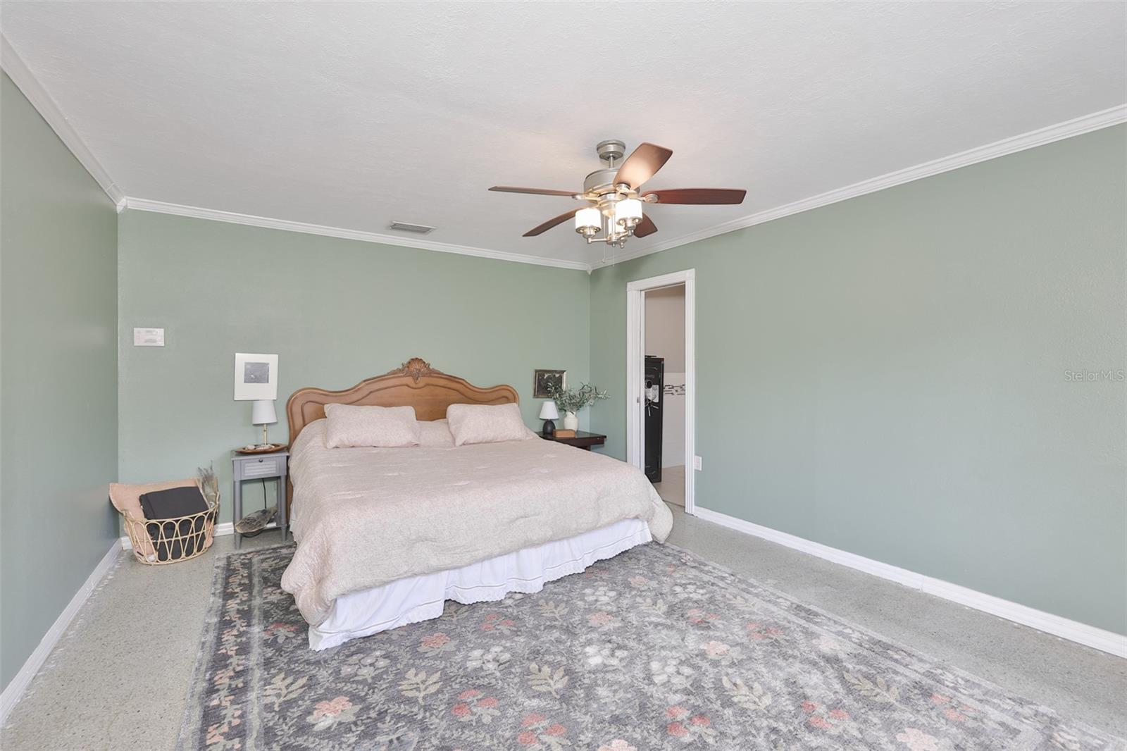 Listing photo id 17 for 1311 Estatewood Drive