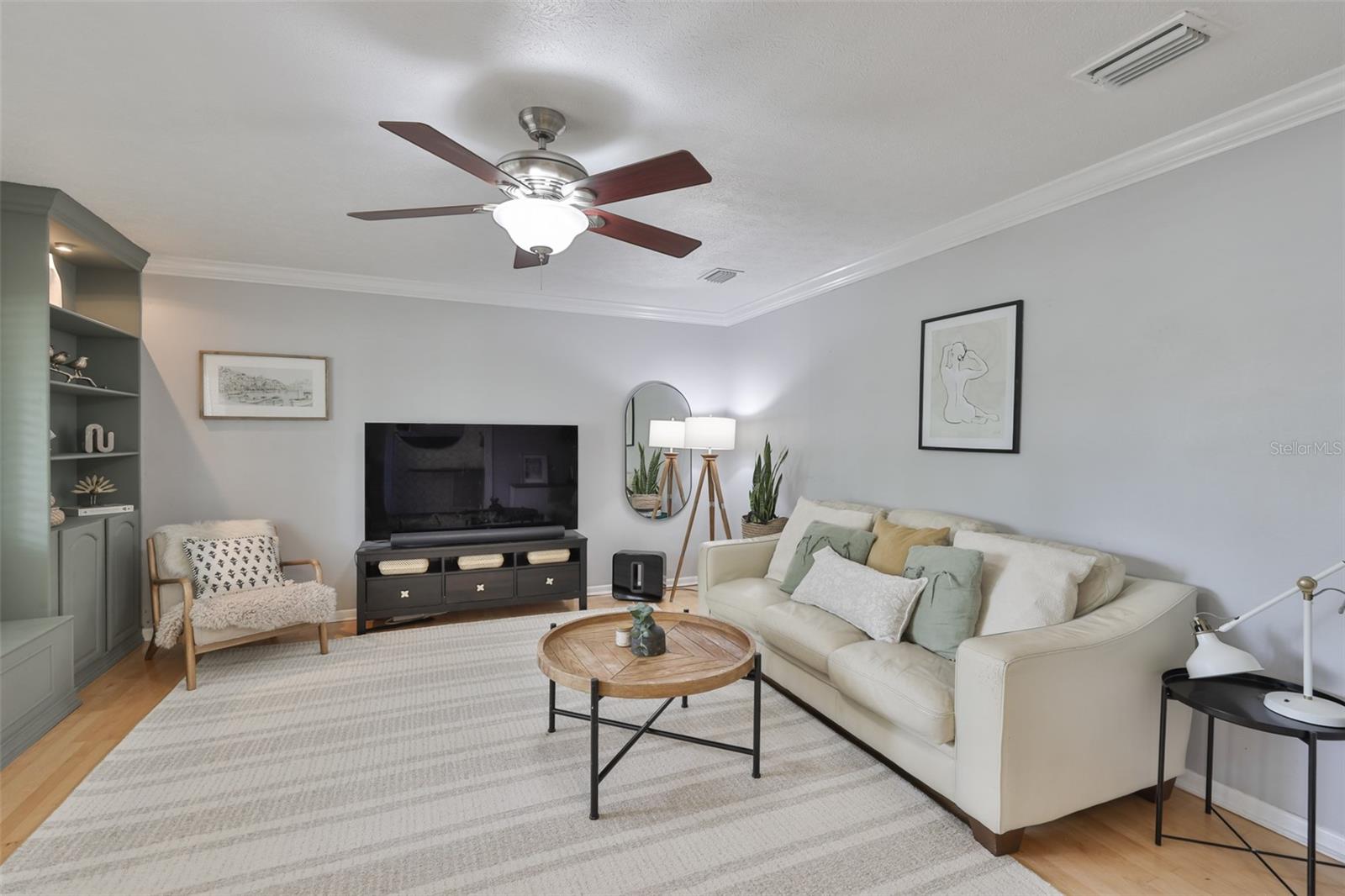 Listing photo id 0 for 1311 Estatewood Drive