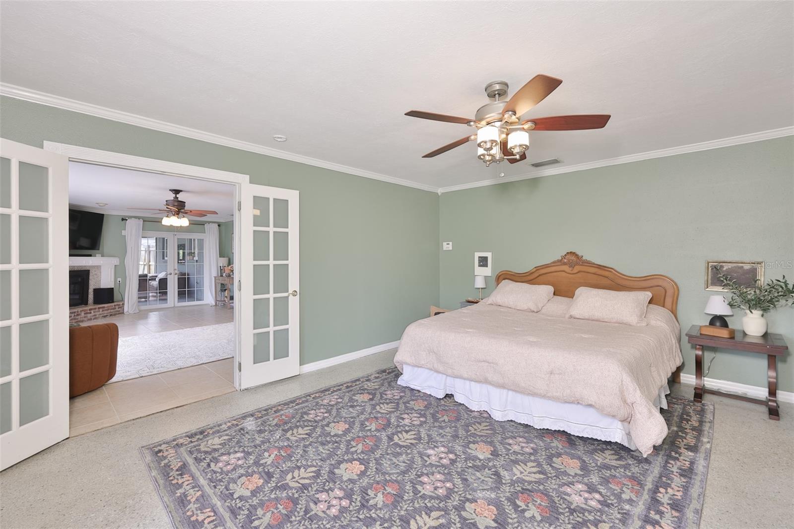 Listing photo id 18 for 1311 Estatewood Drive