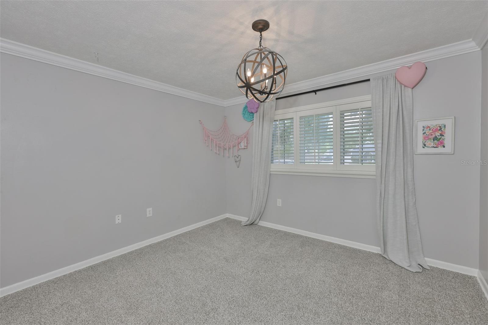 Listing photo id 23 for 1311 Estatewood Drive