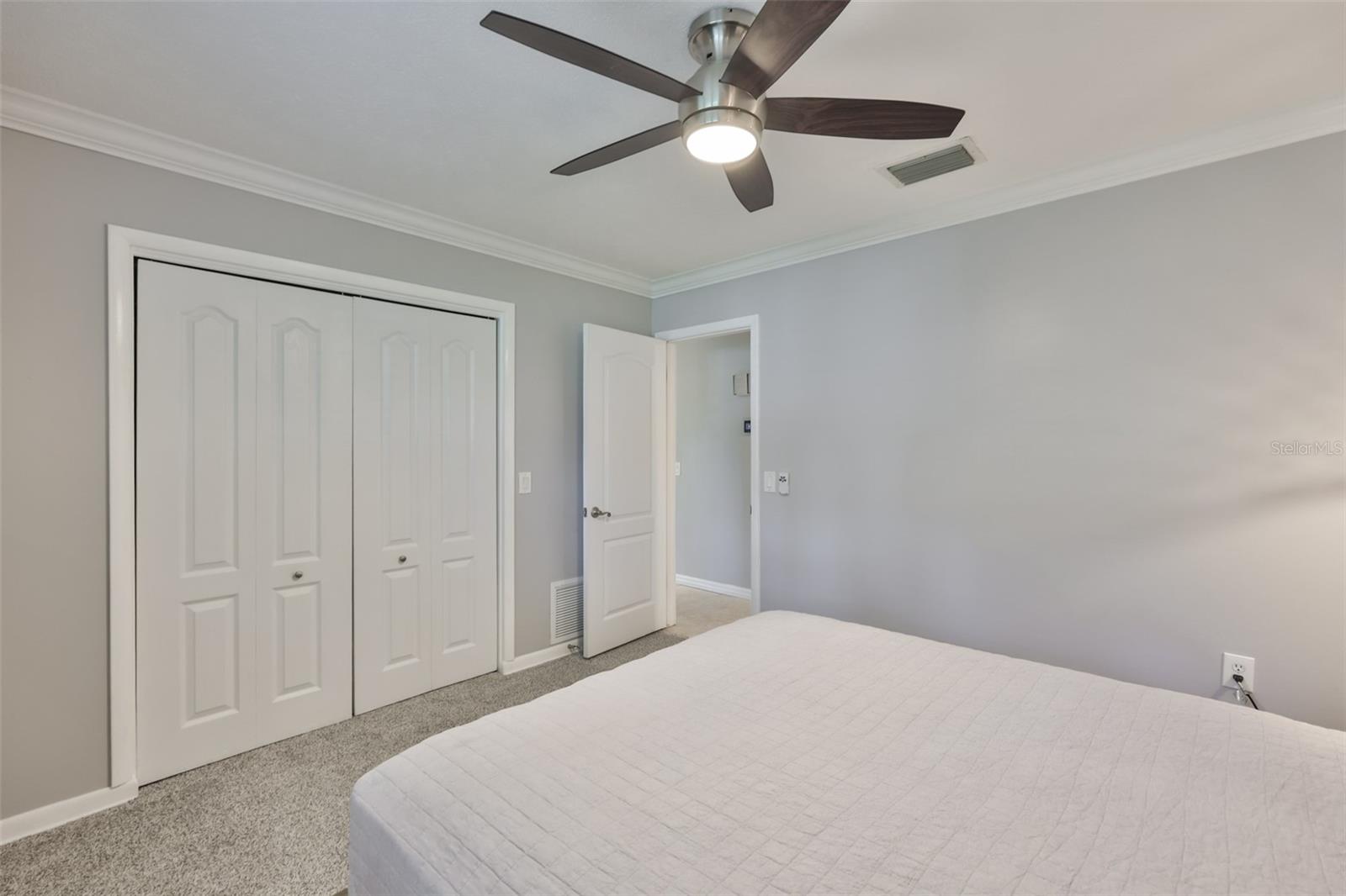 Listing photo id 25 for 1311 Estatewood Drive