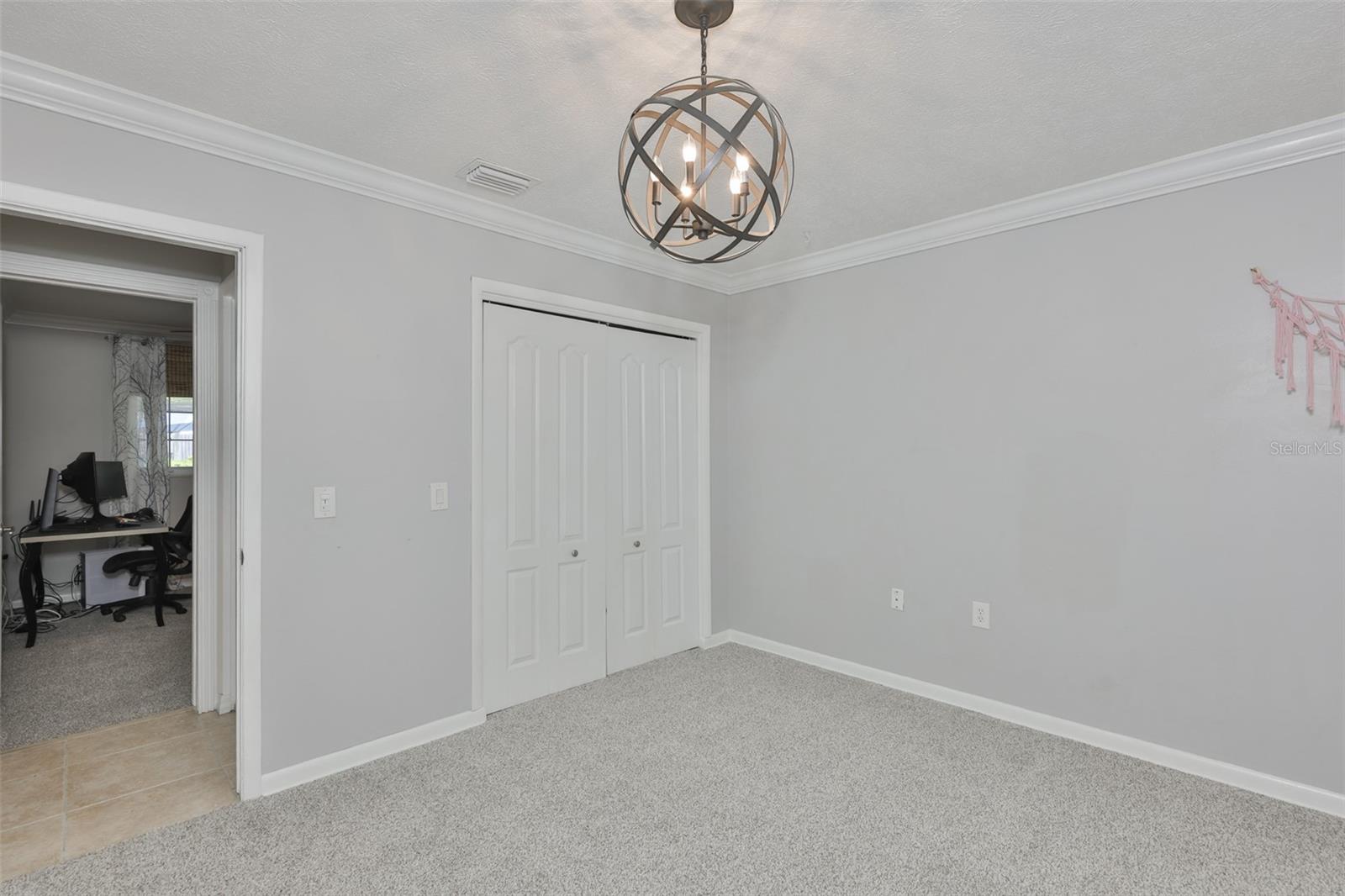 Listing photo id 27 for 1311 Estatewood Drive