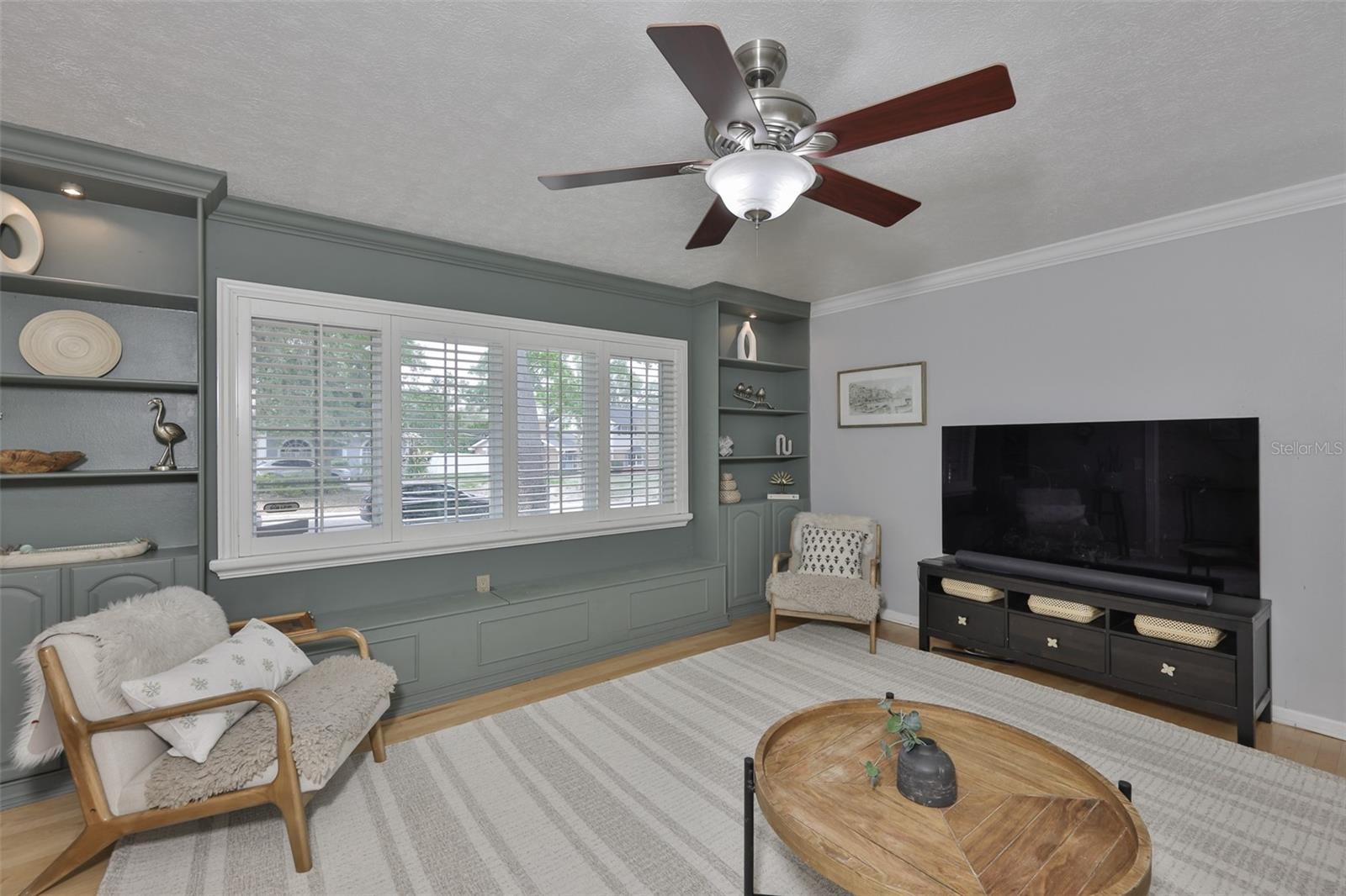 Listing photo id 1 for 1311 Estatewood Drive