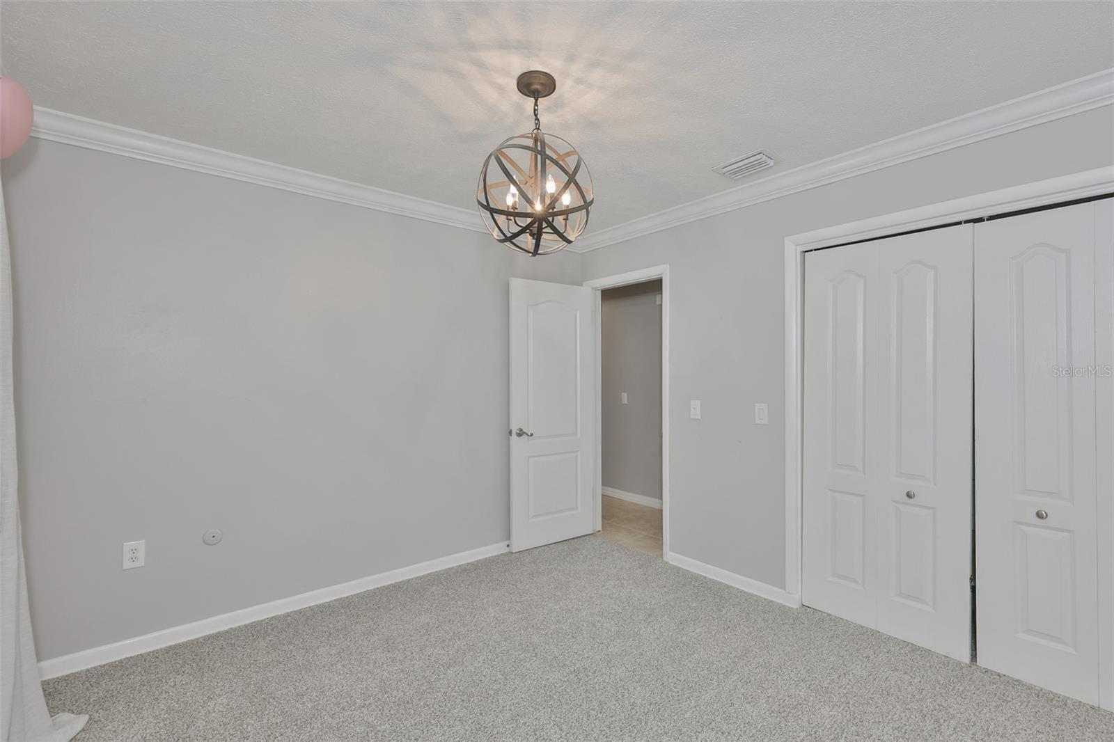 Listing photo id 28 for 1311 Estatewood Drive