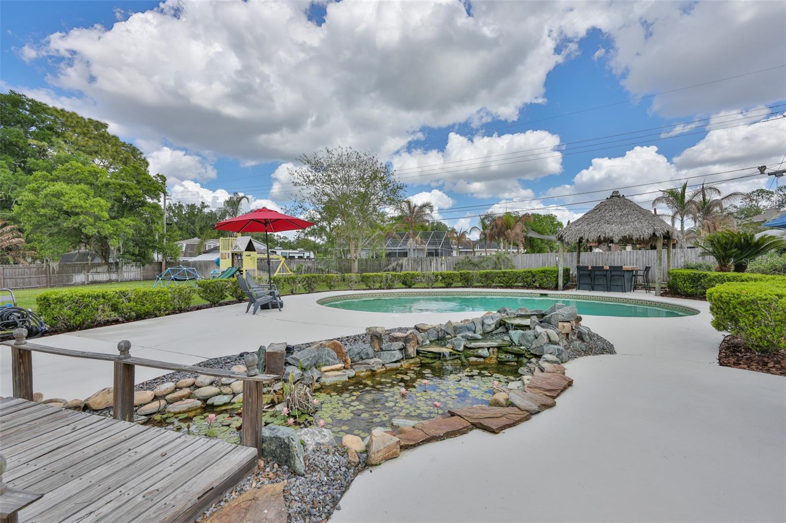 Listing photo id 31 for 1311 Estatewood Drive