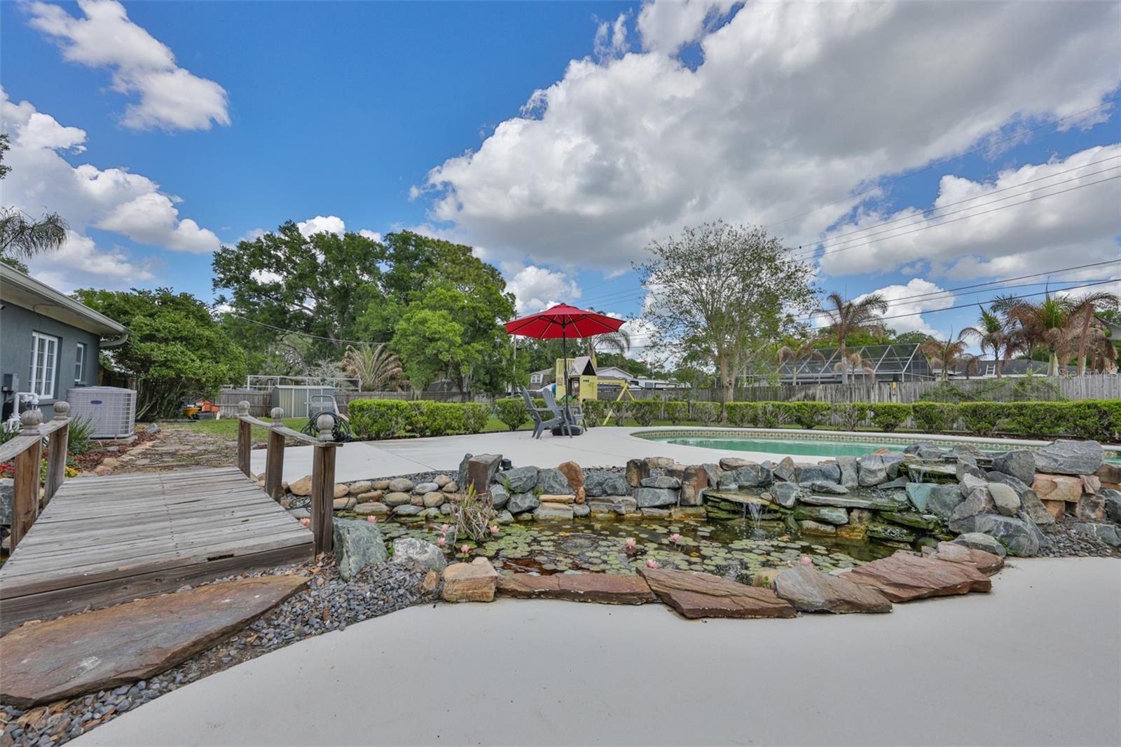 Listing photo id 33 for 1311 Estatewood Drive