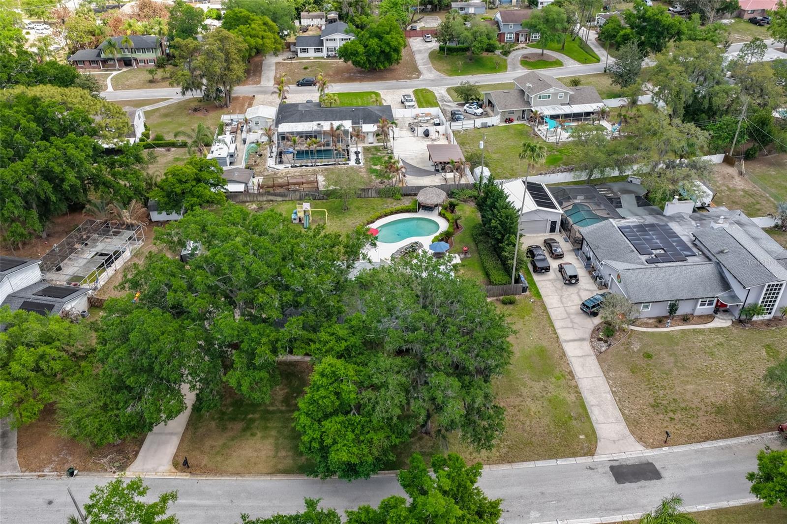 Listing photo id 45 for 1311 Estatewood Drive