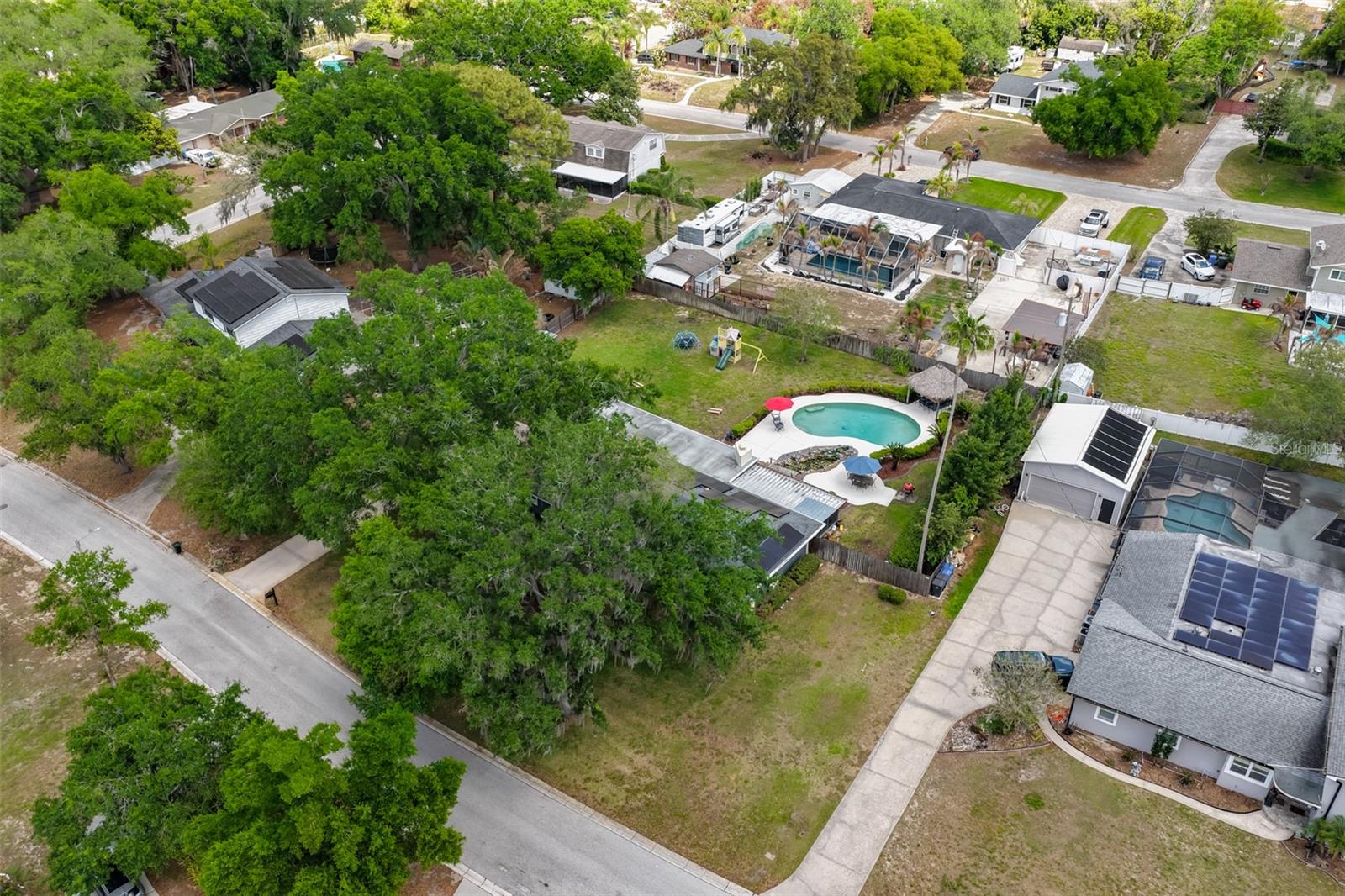 Listing photo id 46 for 1311 Estatewood Drive