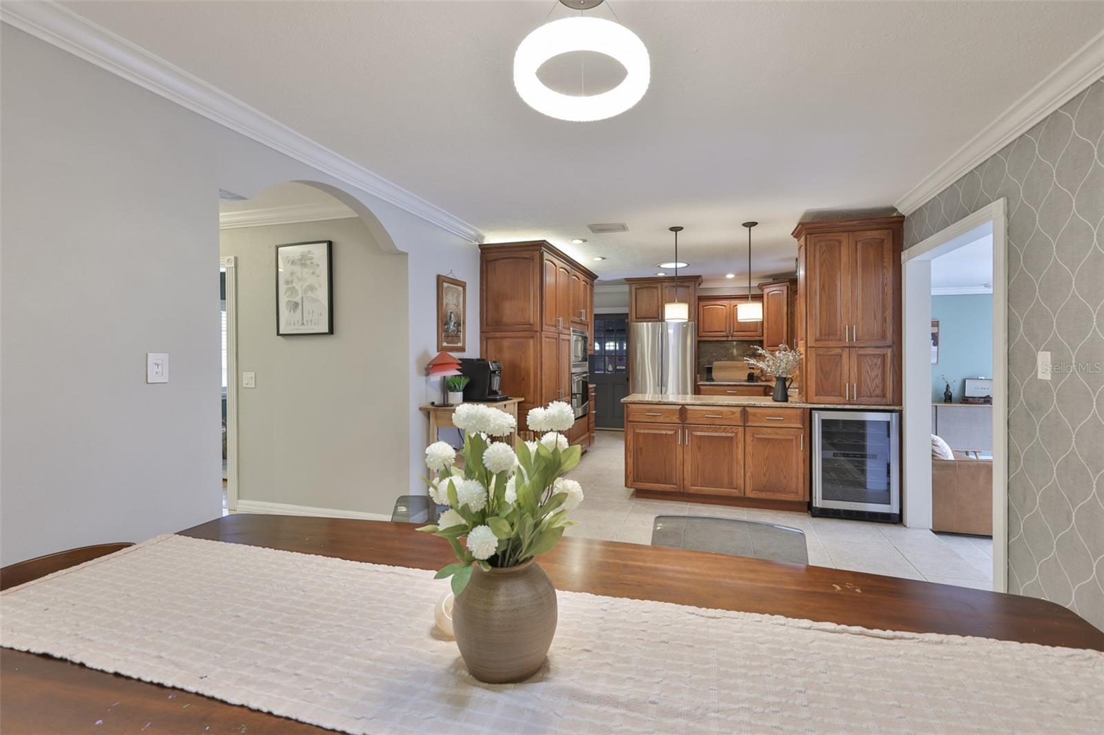 Listing photo id 3 for 1311 Estatewood Drive