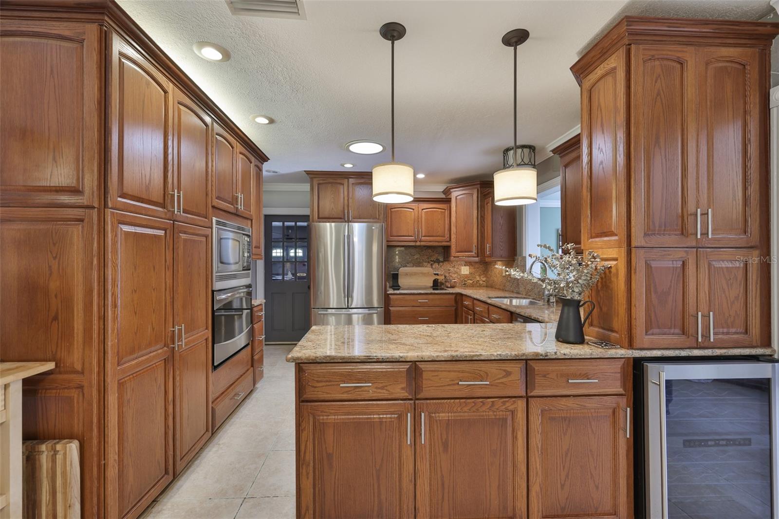 Listing photo id 4 for 1311 Estatewood Drive