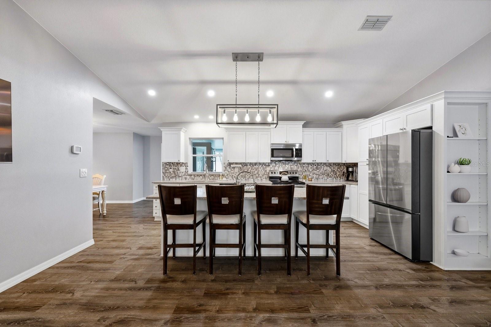 Image 10 of 51 For 221 Arbor Drive W