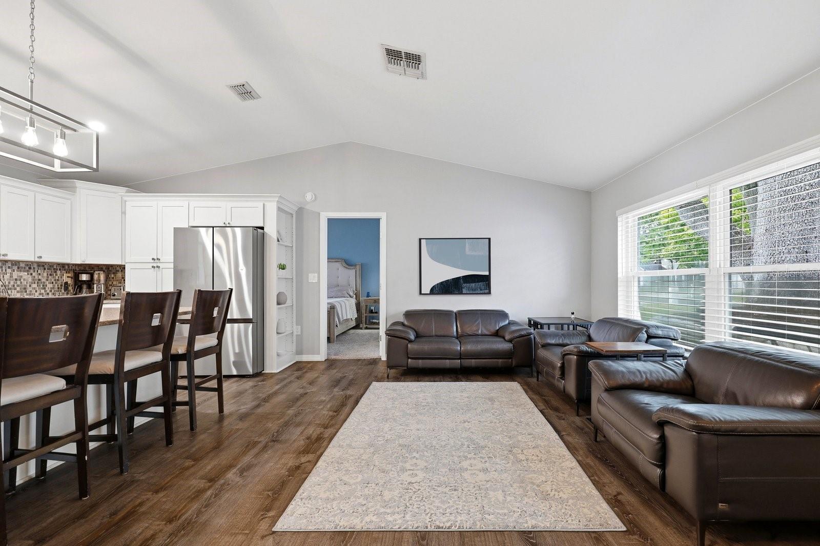 Image 11 of 51 For 221 Arbor Drive W